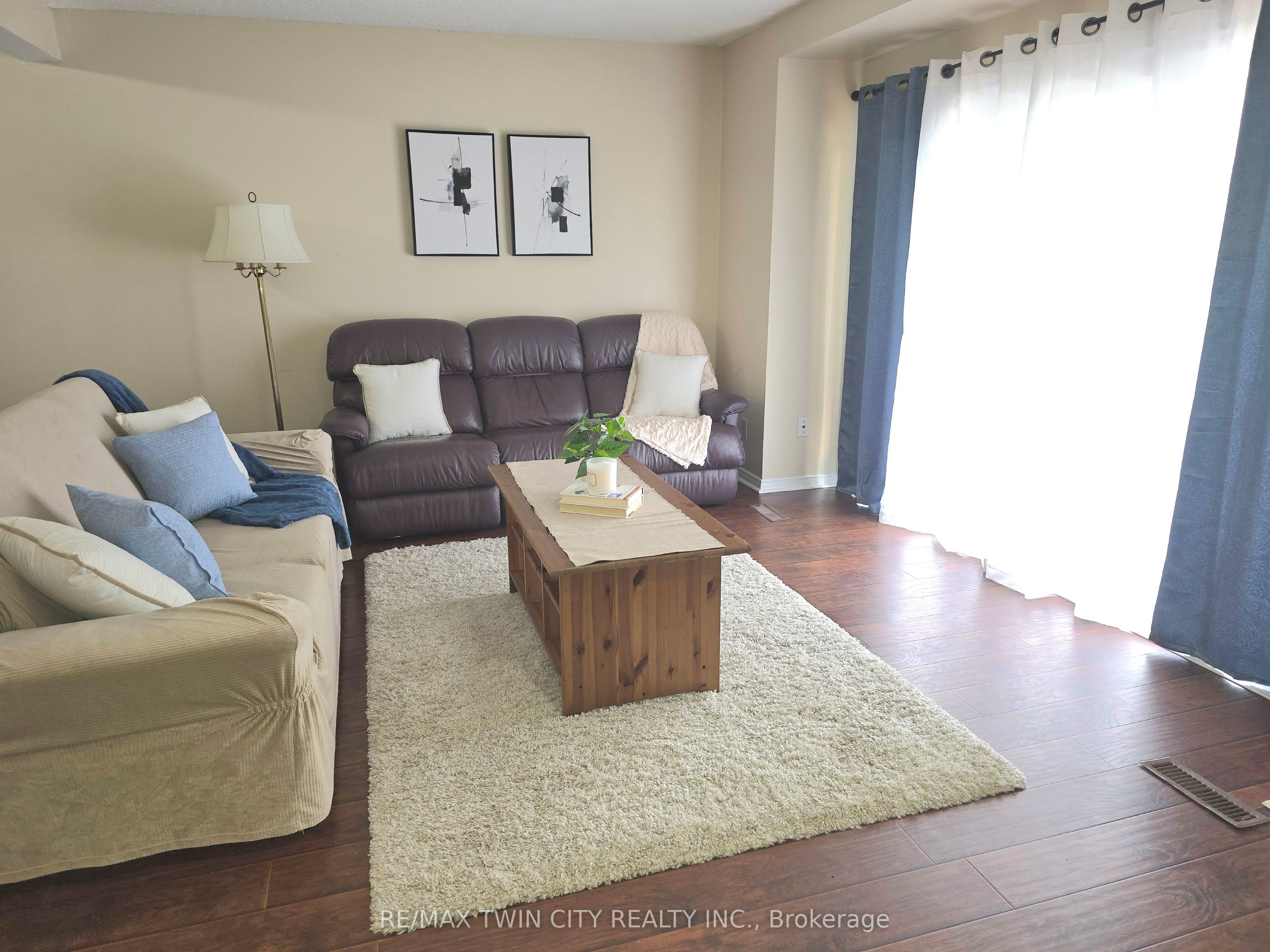 250 Keats Way 6, Waterloo, ON N2L 6J5 photo 2