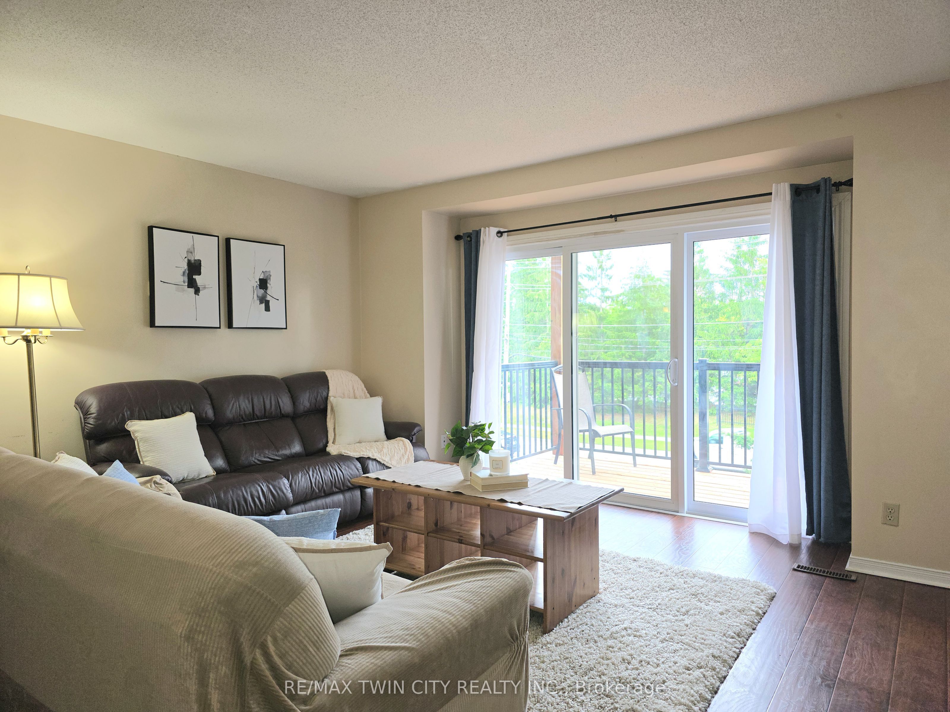 250 Keats Way 6, Waterloo, ON N2L 6J5 photo 4