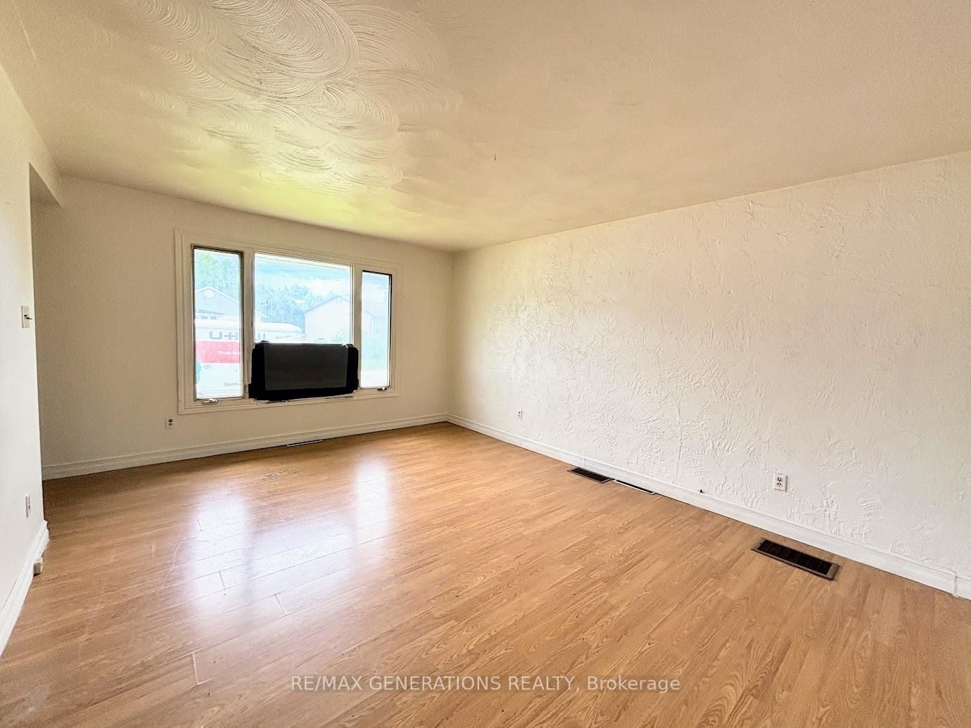 55 Neebig Avenue, Manitouwadge, ON P0T 2C0 photo 3