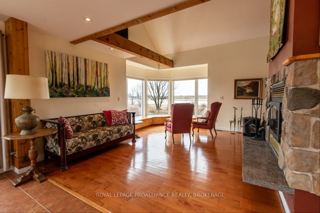 1558 Highway 96, Frontenac Islands, ON K0H 2Y0 photo 3