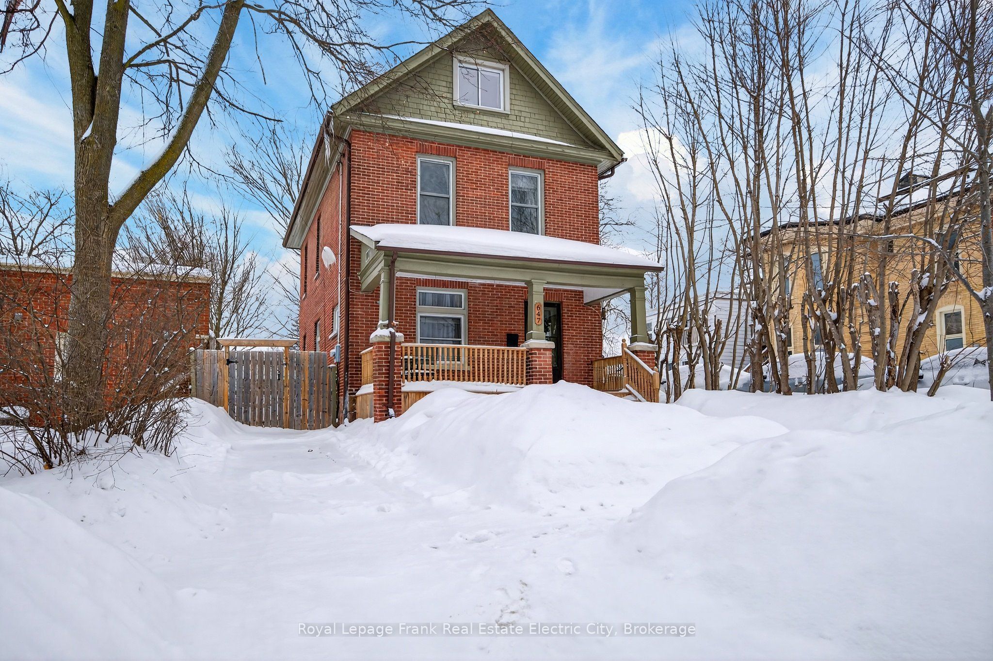 647 Bethune Street, Peterborough, ON K9H 4A2 photo 2