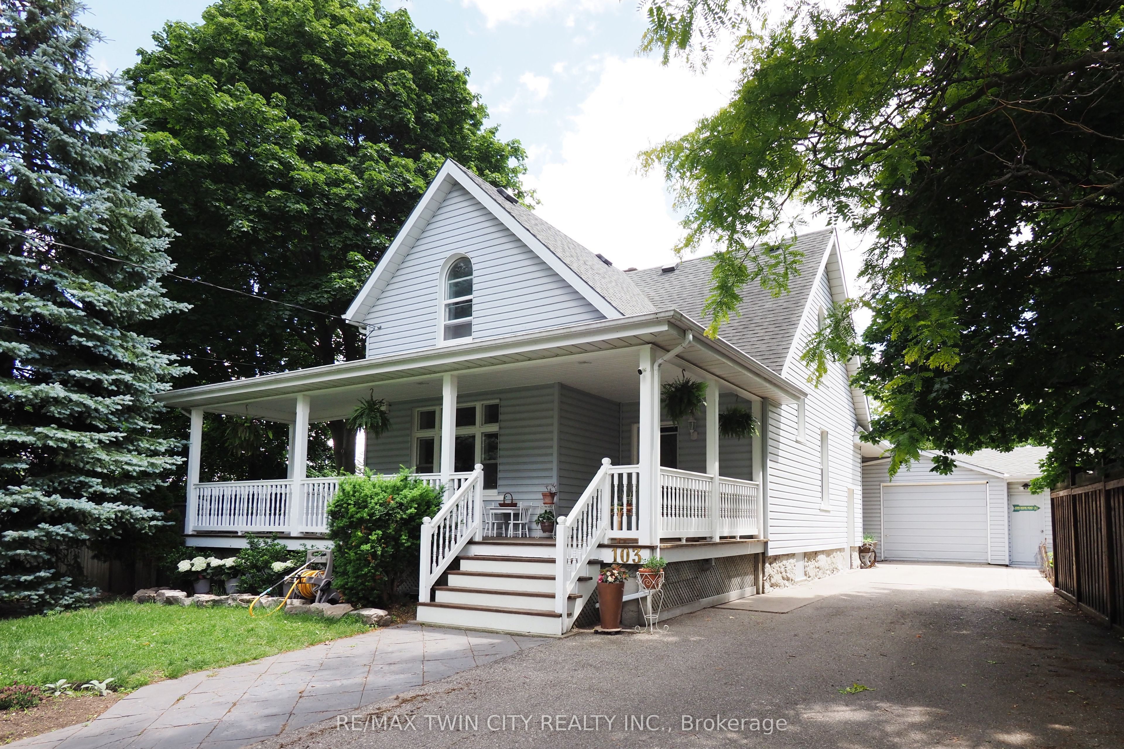 103 Belleview Avenue, Waterloo, ON N2B 1G6 photo 2