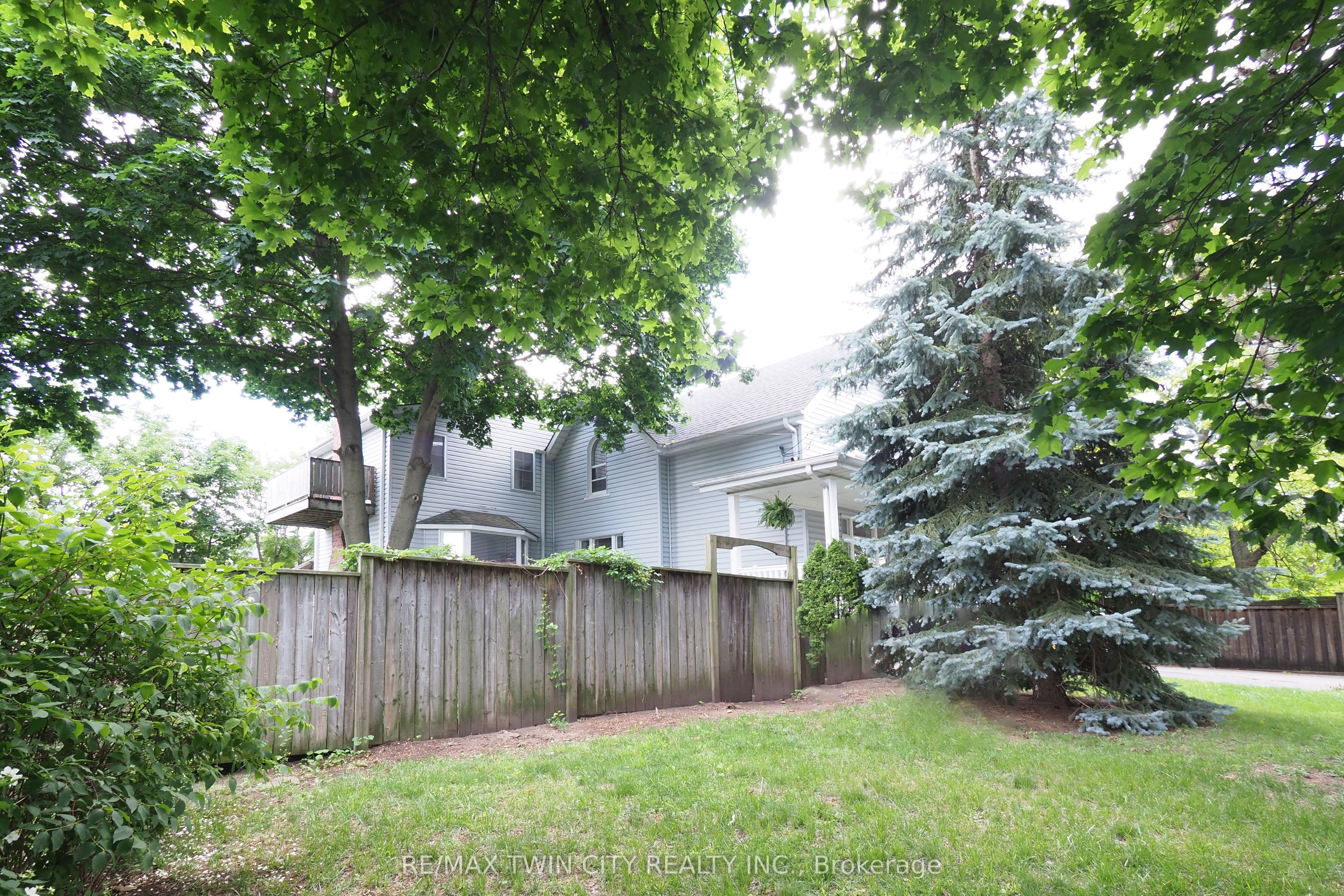 103 Belleview Avenue, Waterloo, ON N2B 1G6 photo 3