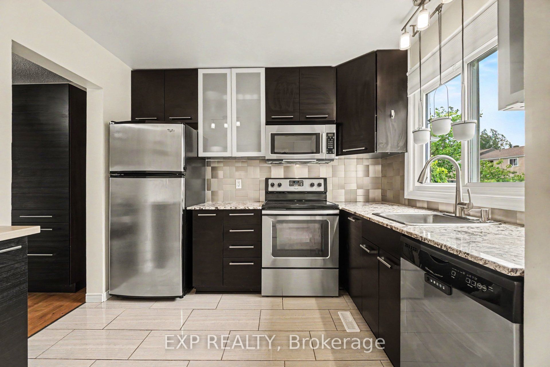 2030 Kelden Crescent 35, Blackburn Hamlet, ON K1B 4X9 photo 3