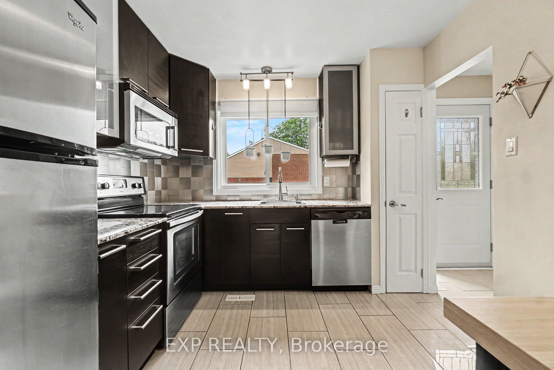 2030 Kelden Crescent 35, Blackburn Hamlet, ON K1B 4X9 photo 4