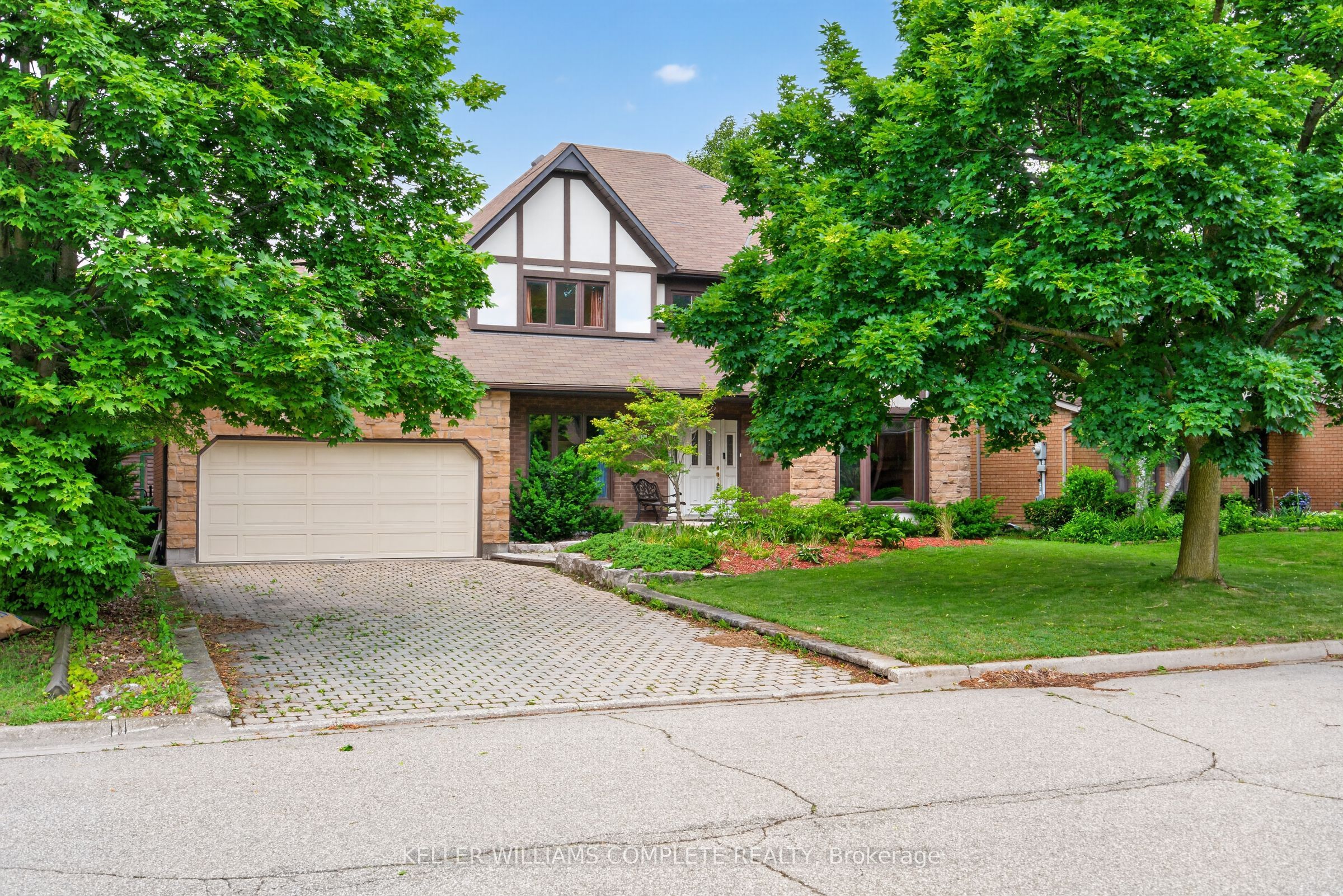 20 Tamwood Court, Hamilton, ON L8J 2L2 photo 2