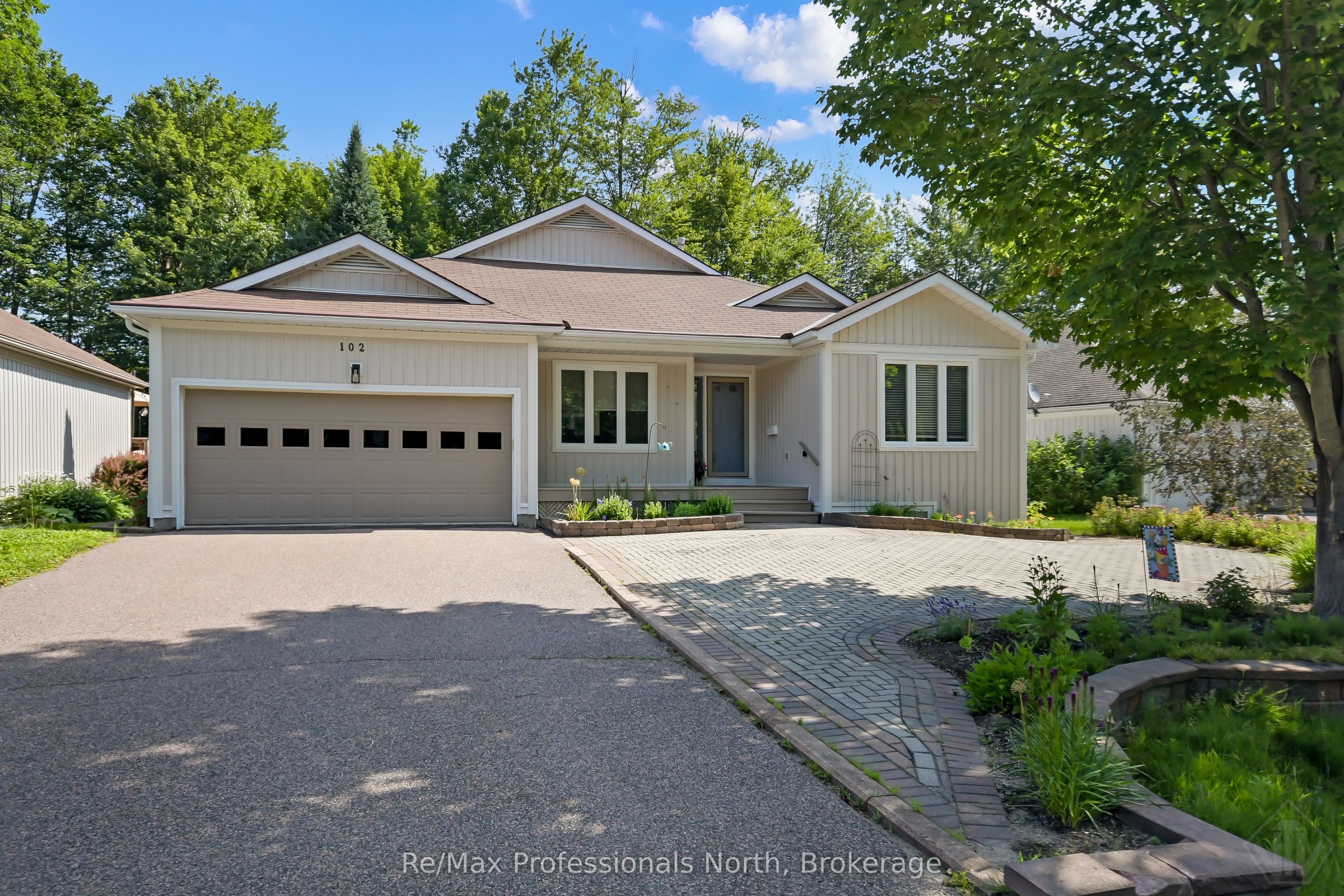 102 PINERIDGE Gate, Gravenhurst, ON P1P 1Z2 photo 2