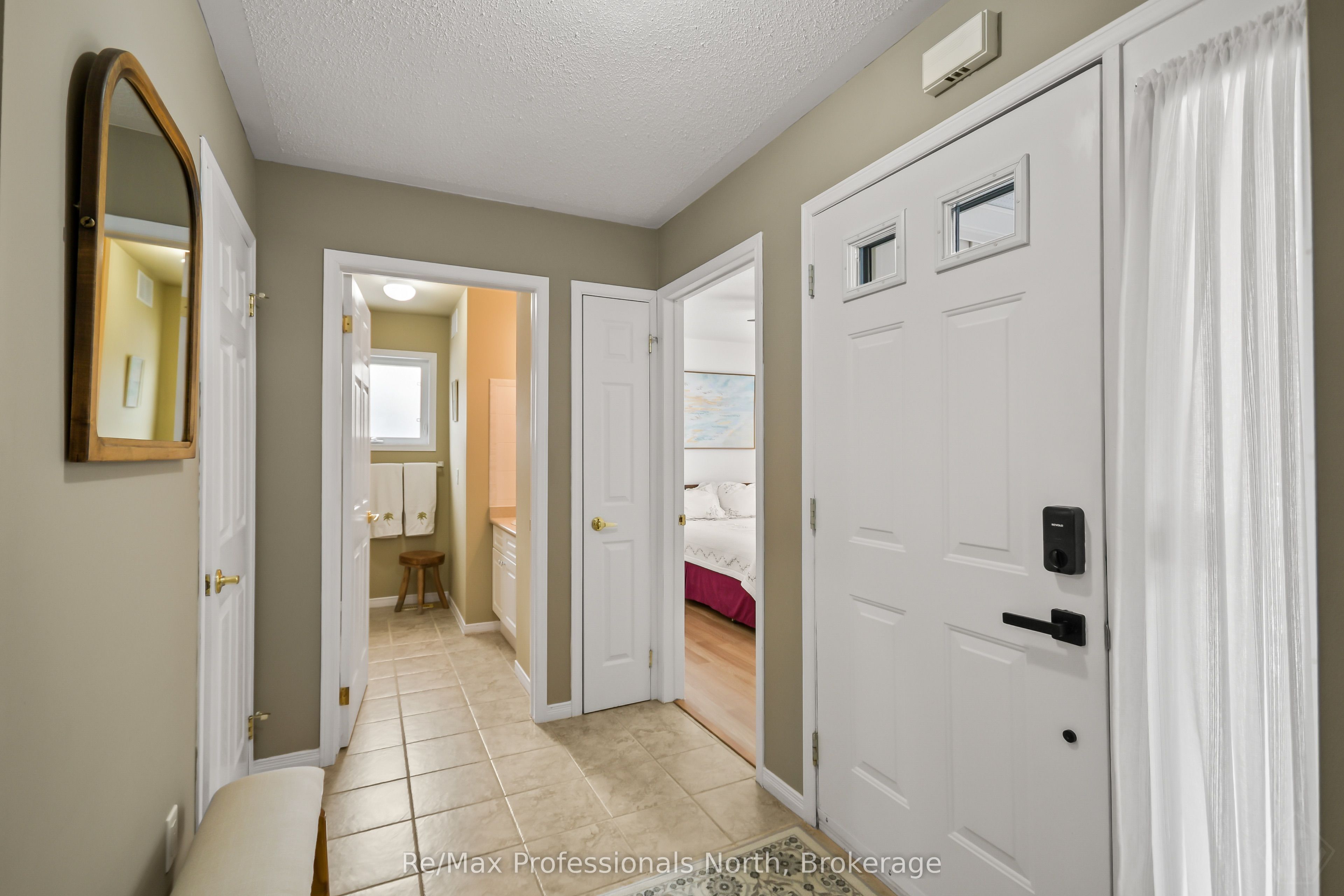 102 PINERIDGE Gate, Gravenhurst, ON P1P 1Z2 photo 3