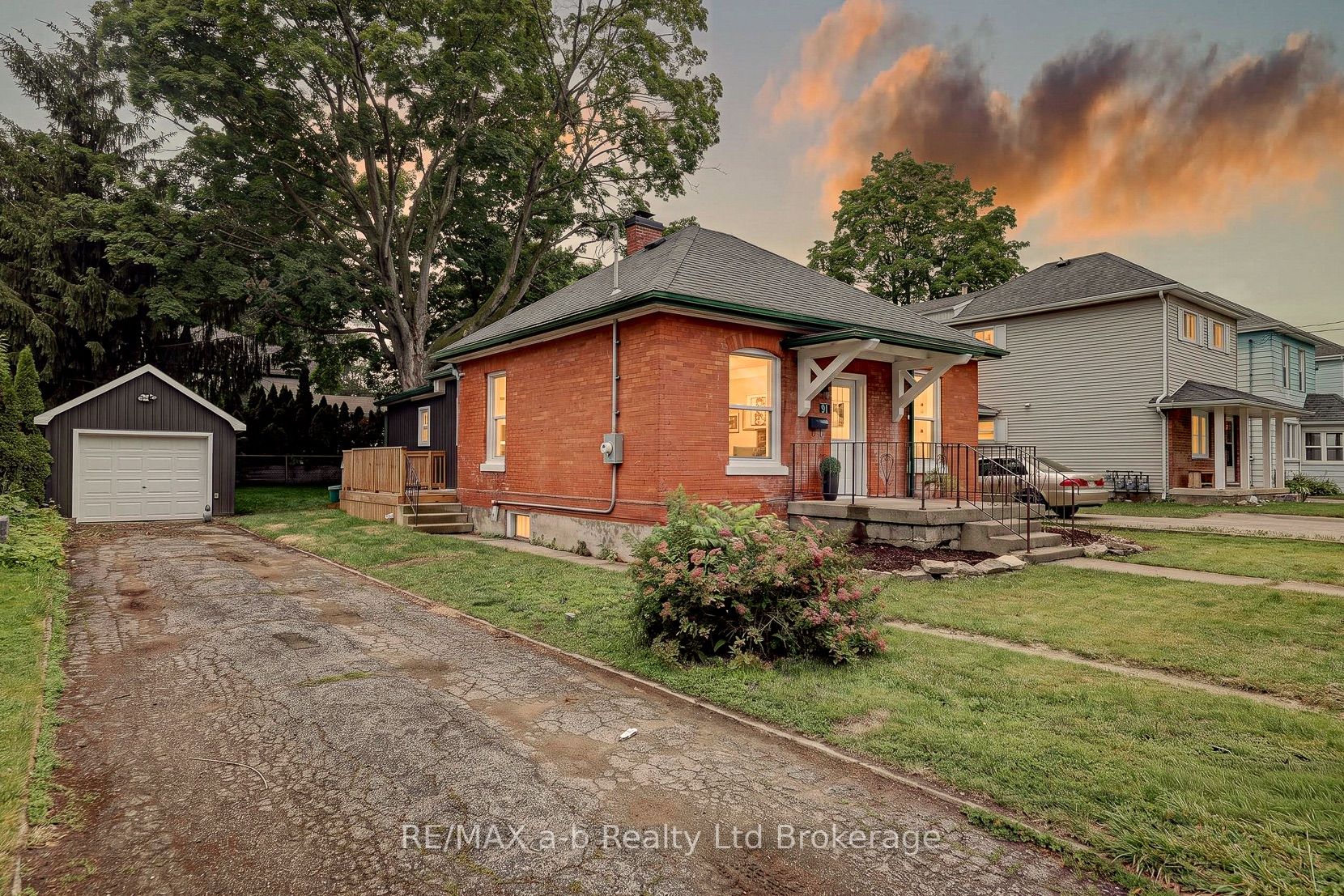 91 Winniett Street, Woodstock, ON N4S 5Z6 photo 3