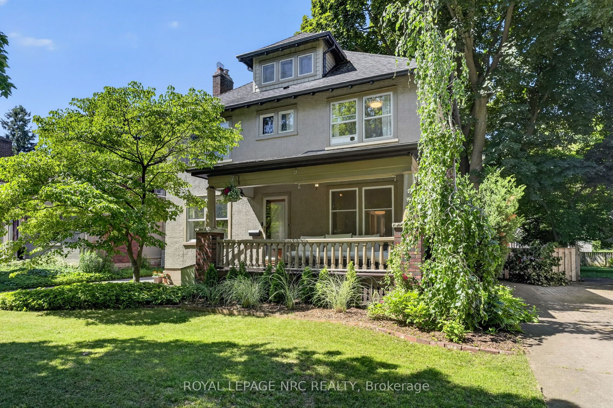 9 Thairs Avenue, St. Catharines, ON L2R 6N9