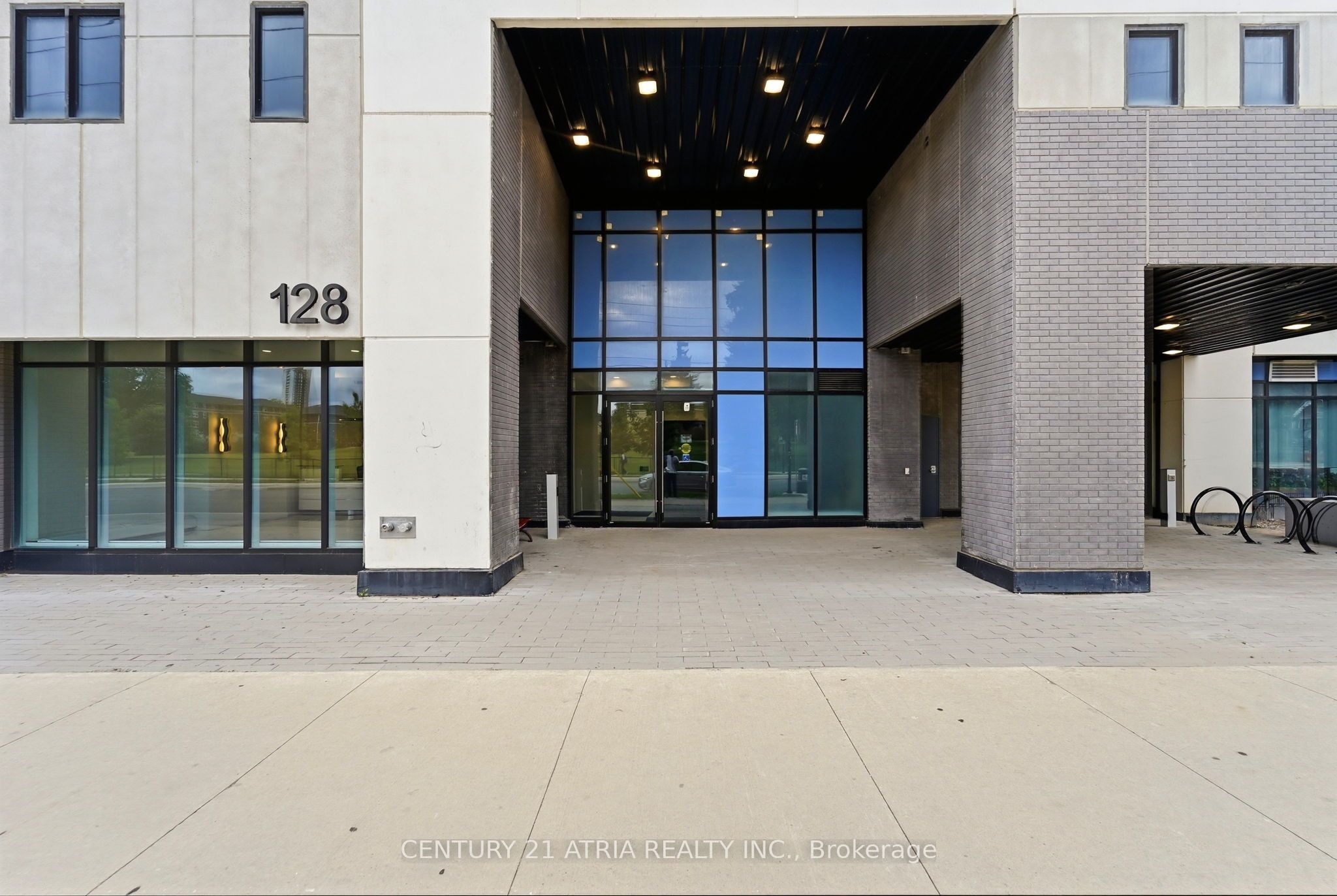 128 King Street N 1003, Waterloo, ON N2J 2X9 photo 3