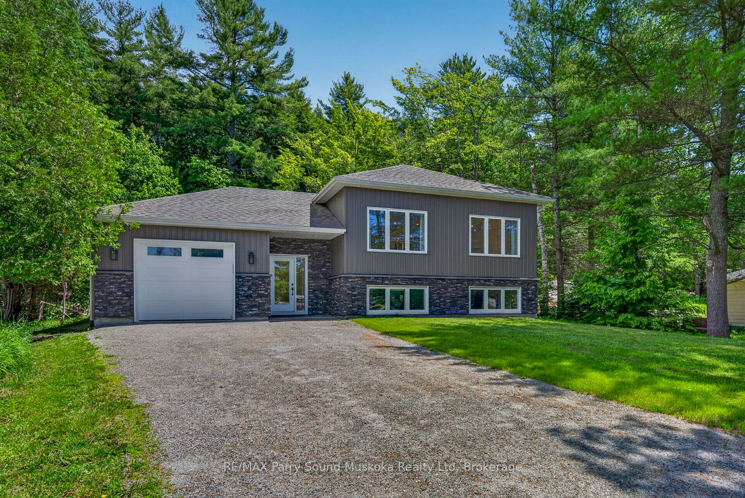10 Glenrock Road, McDougall, ON P2A 2W9