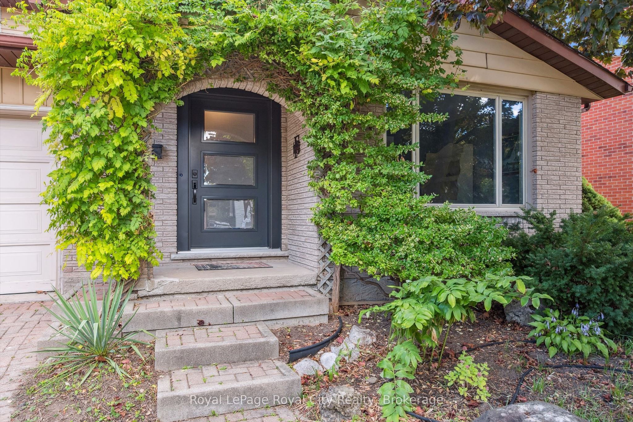 236 Ironwood Road, Guelph, ON N1G 3G1 photo 2