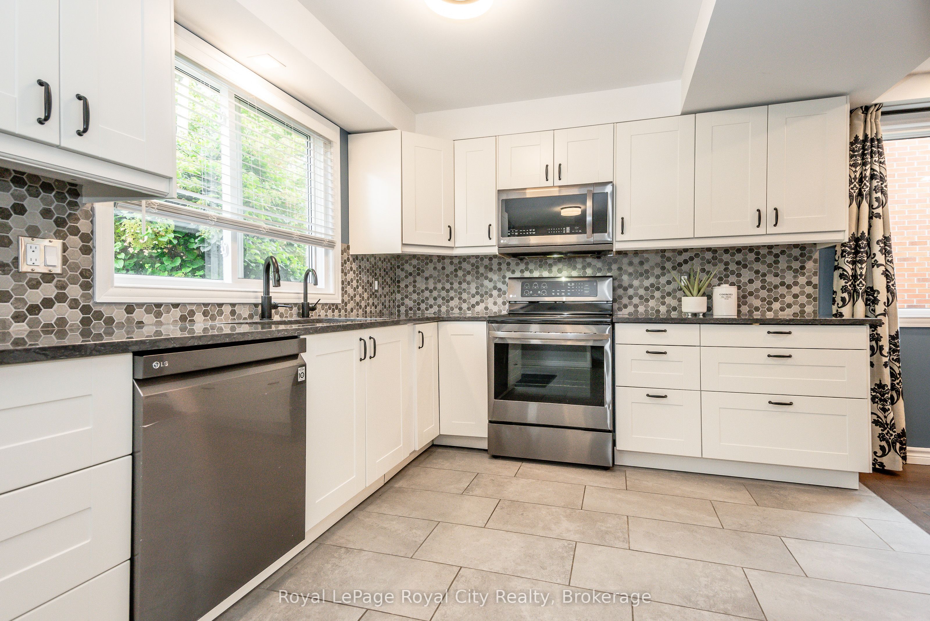 236 Ironwood Road, Guelph, ON N1G 3G1 photo 4