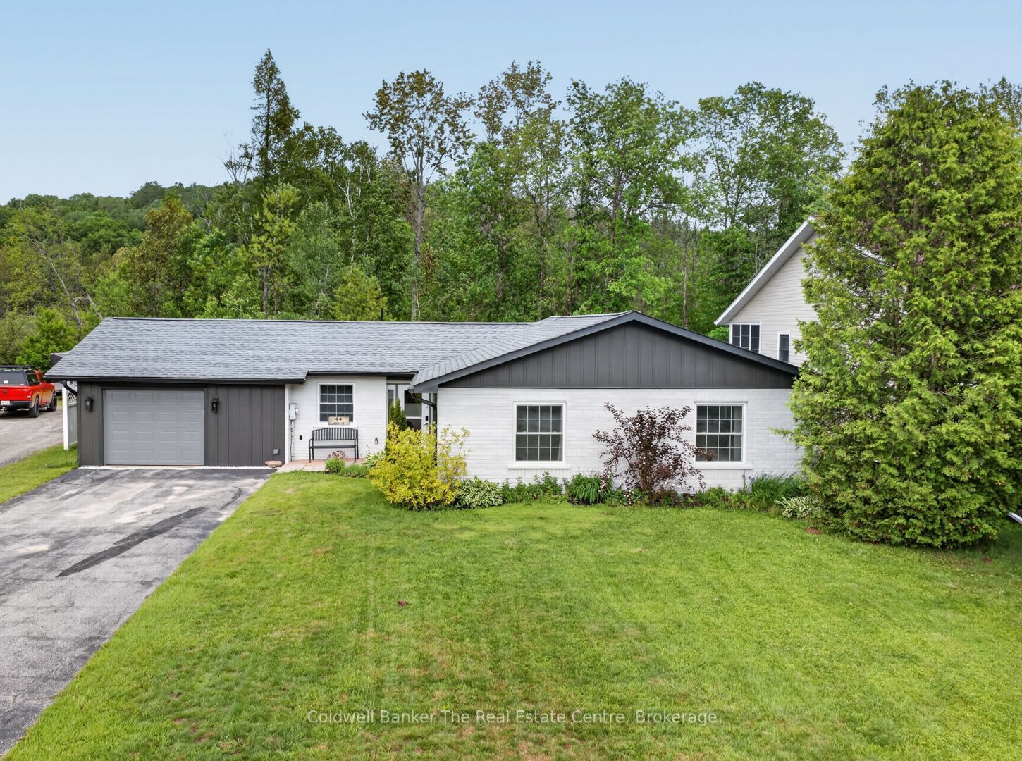 44 Anson Street, Minden Hills, ON K0M 2K0 photo 2