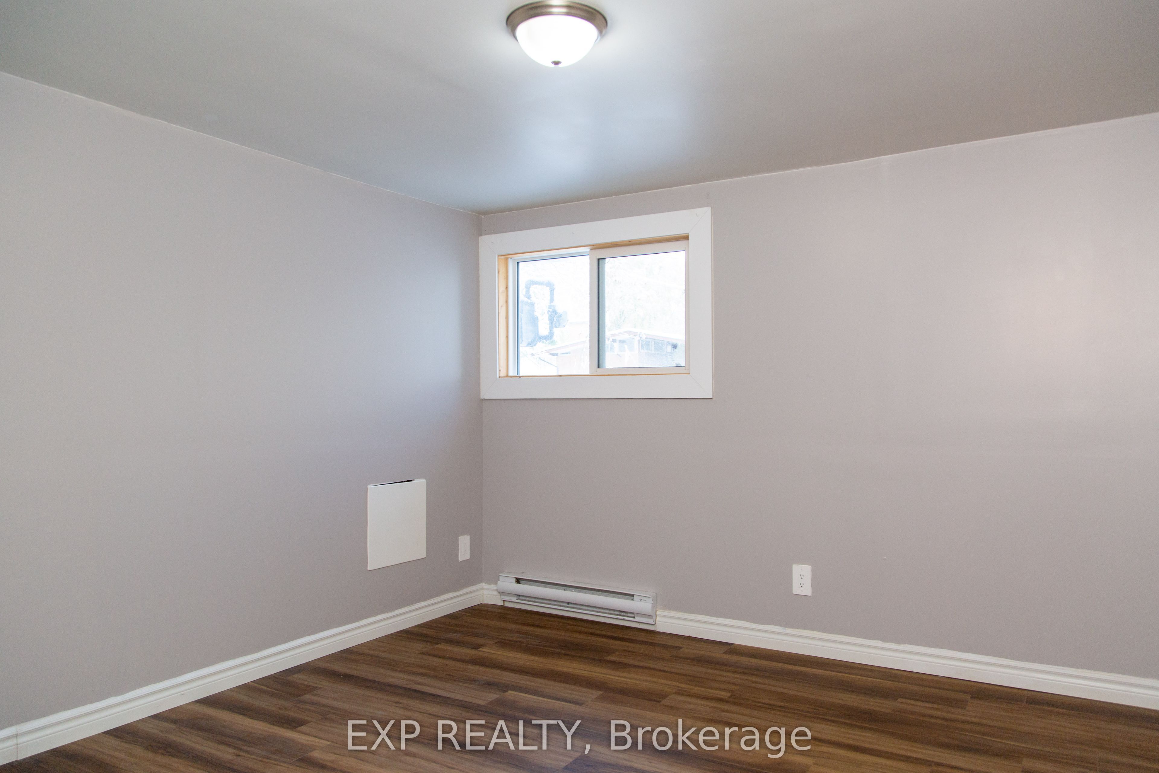 106 South Street E 2, Aylmer, ON N5H 1P8 photo 5