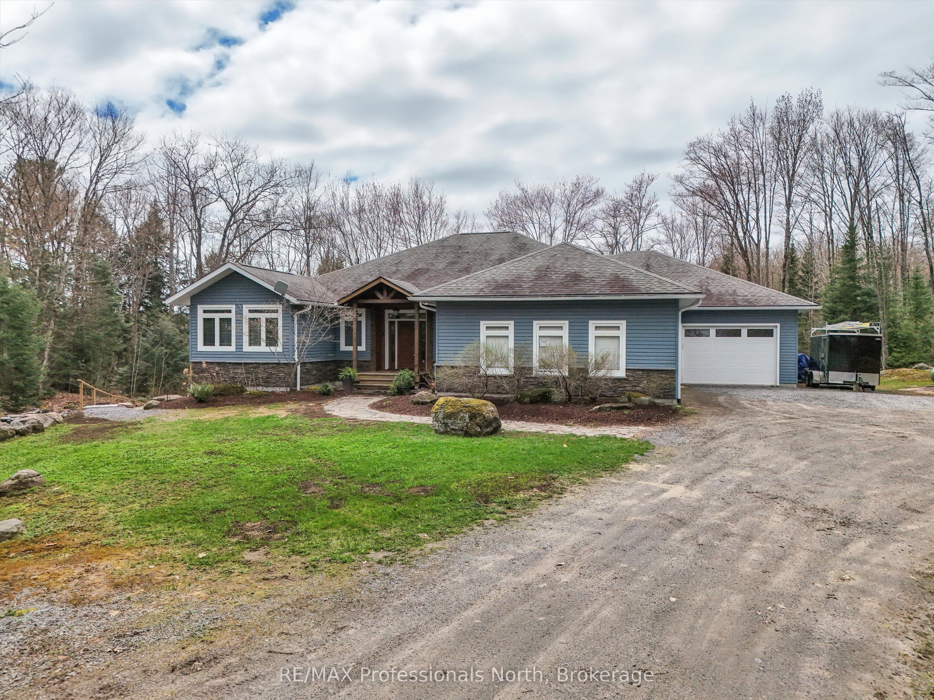 93 Mainhood's Road, Huntsville, ON P0B 1M0 photo 2