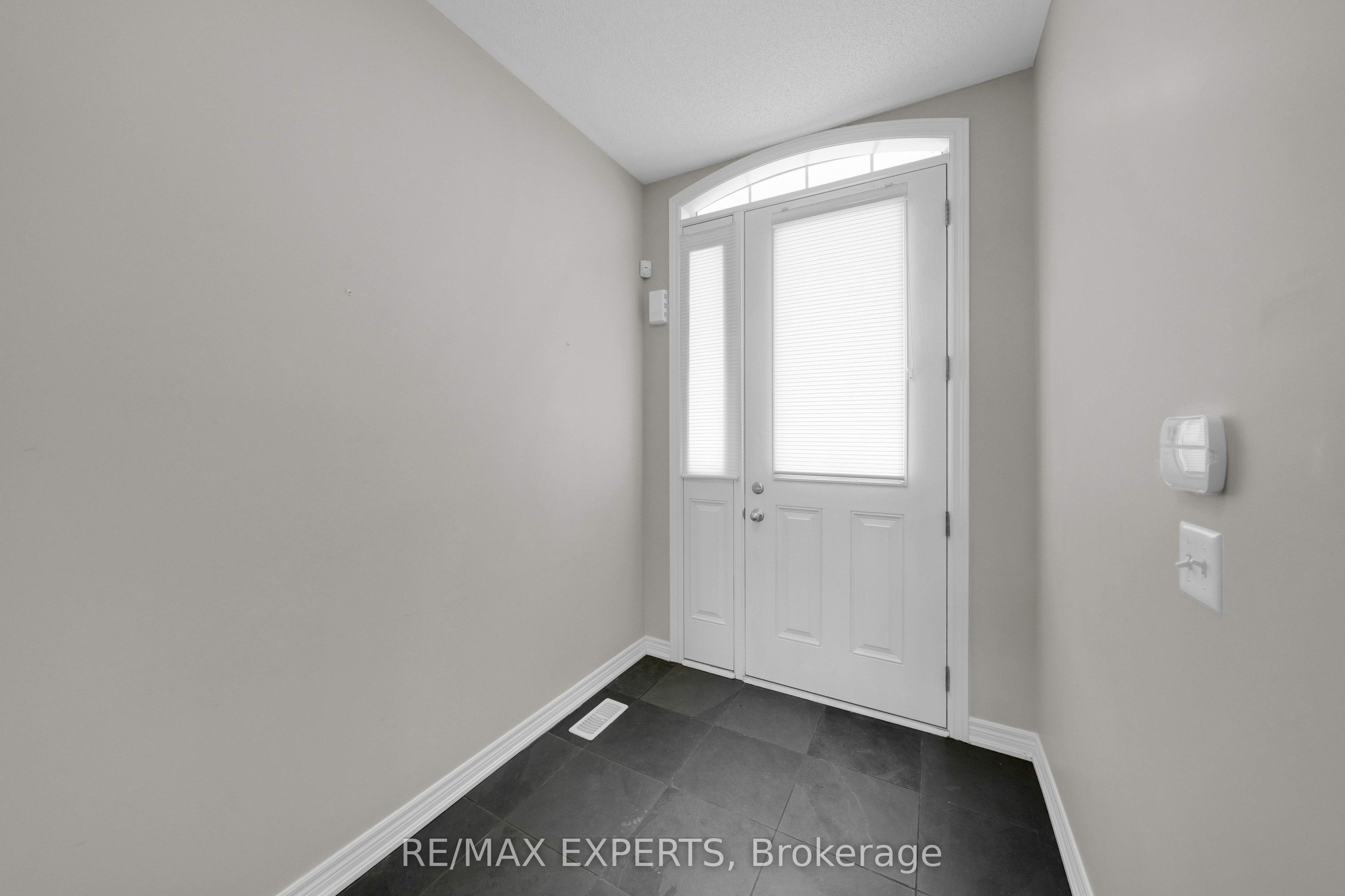 4367 Chemonda Street, Niagara Falls, ON L2G 0E9 photo 4