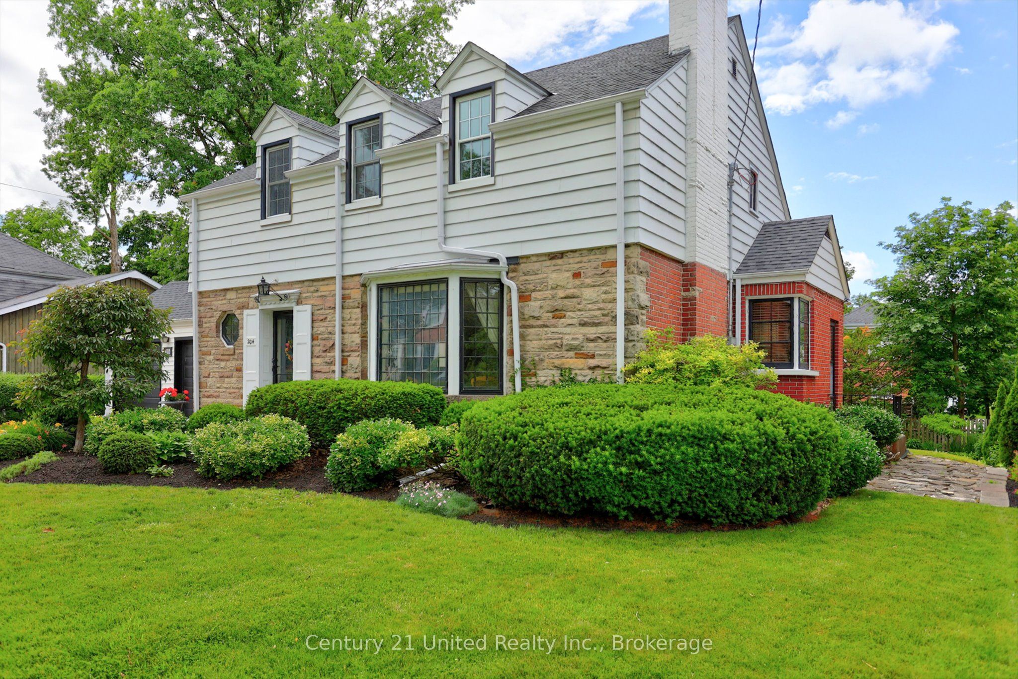 204 O'Carroll Avenue, Peterborough, ON K9H 4V4 photo 2