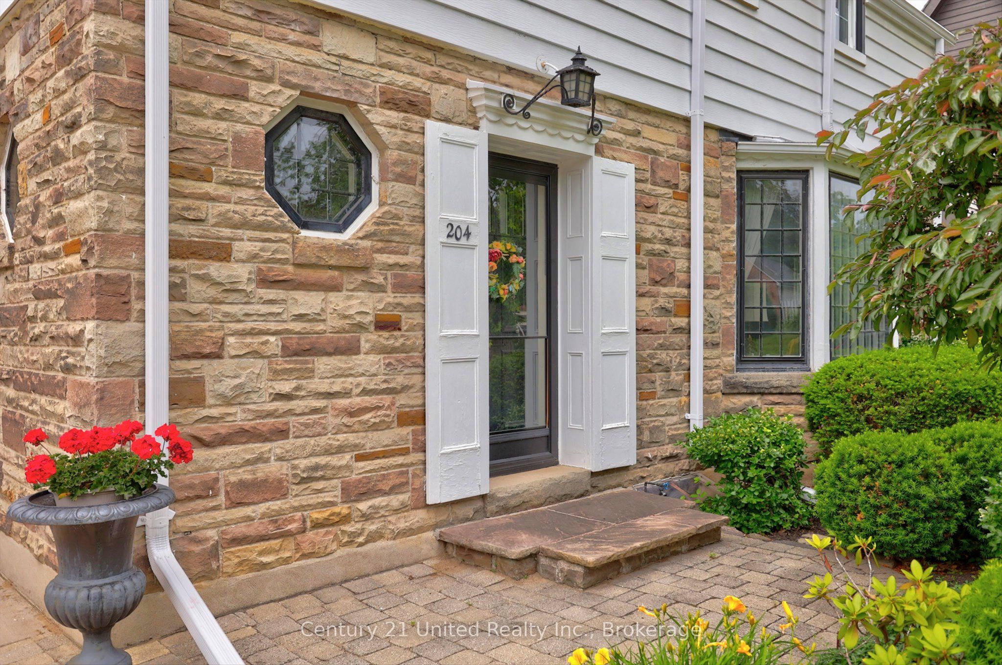 204 O'Carroll Avenue, Peterborough, ON K9H 4V4 photo 3