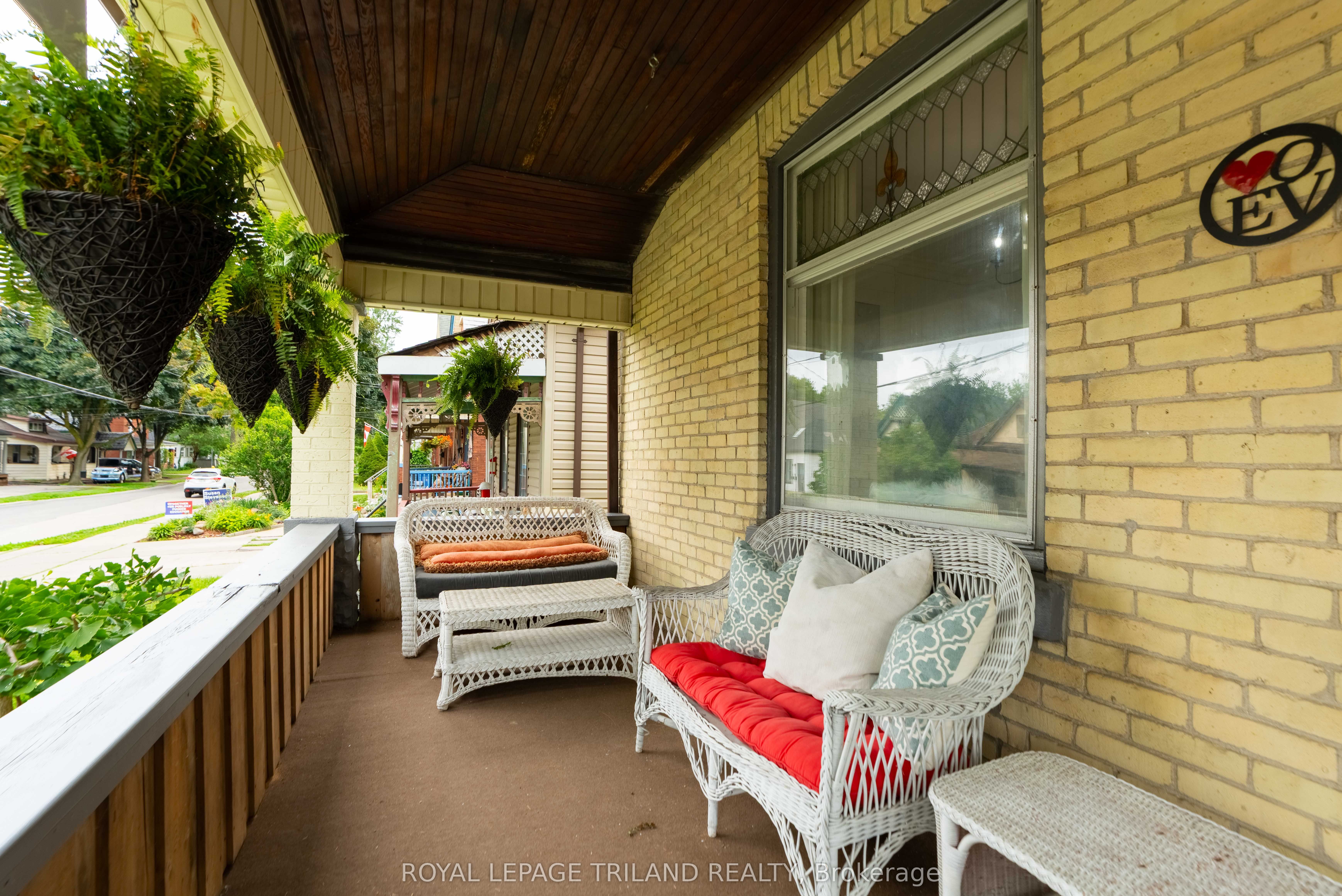 946 Dufferin Avenue, London East, ON N5W 3K2 photo 2