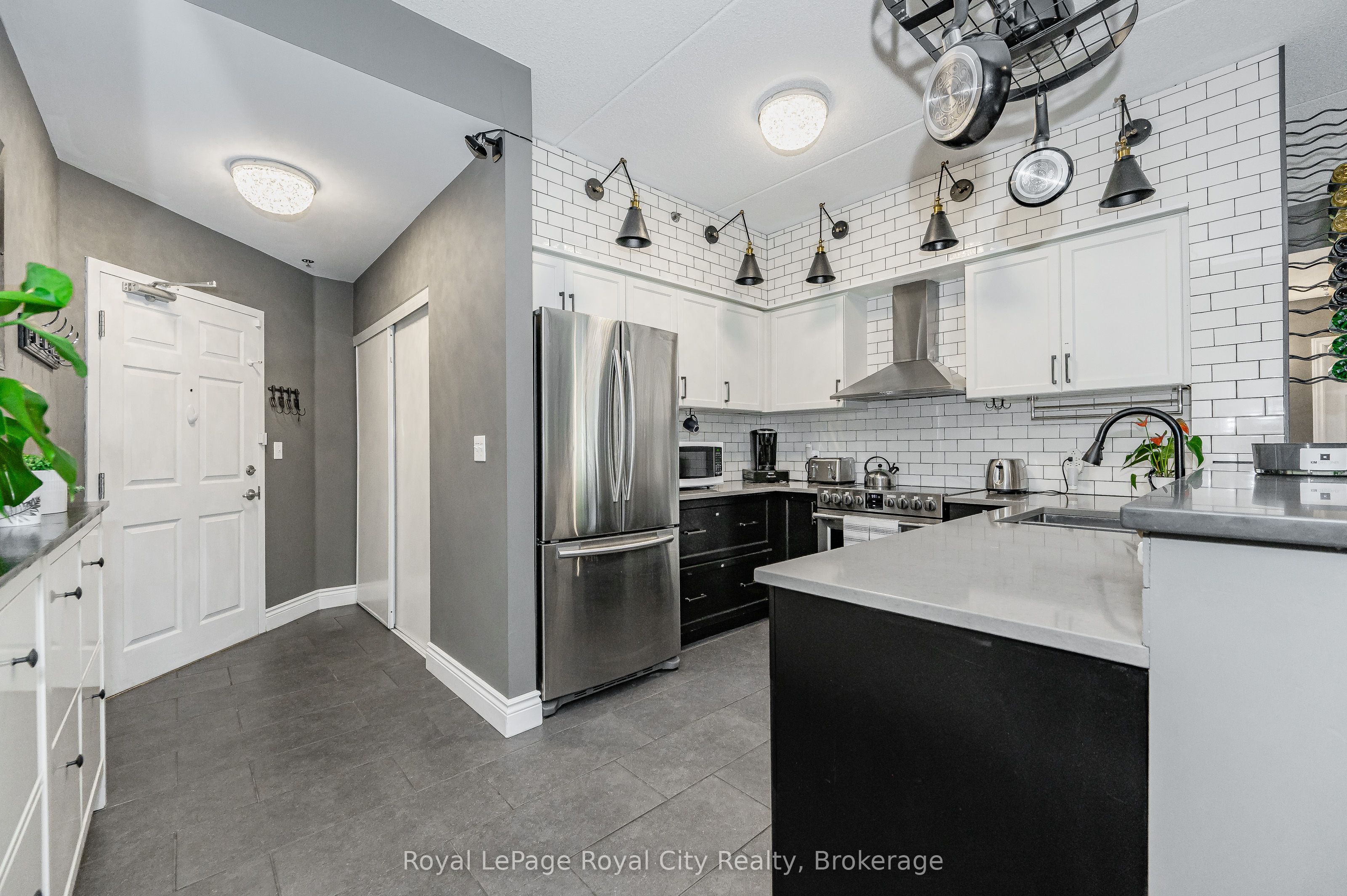 308 Watson Parkway N 102, Guelph, ON N1E 0G7 photo 3