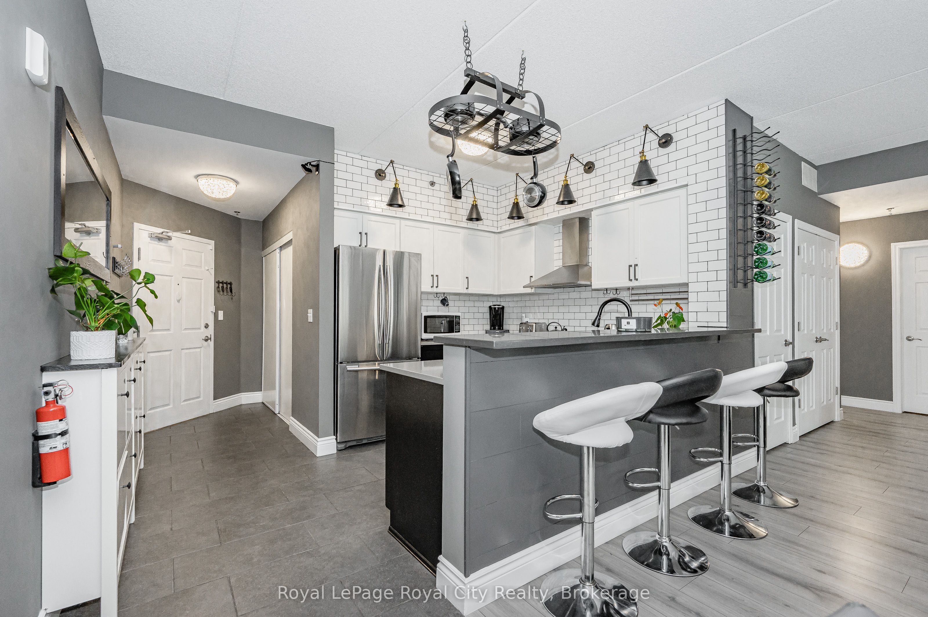 308 Watson Parkway N 102, Guelph, ON N1E 0G7 photo 4