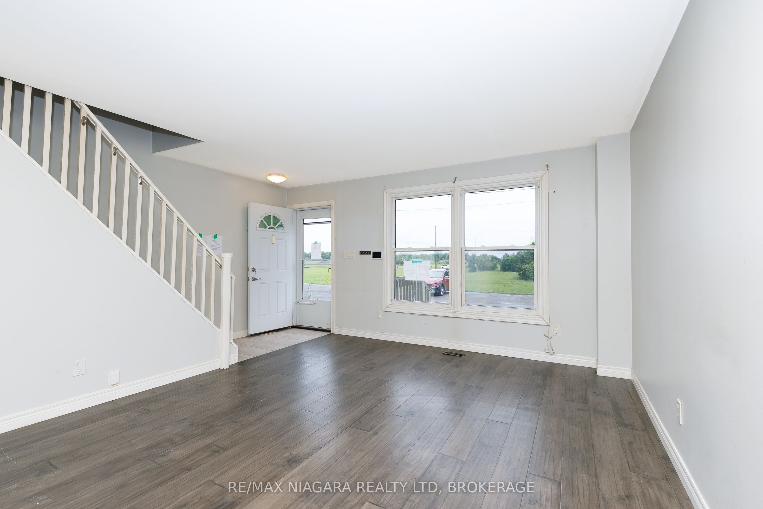 252 Bertie Street 1, Fort Erie, ON L2A 1Z6 photo 3