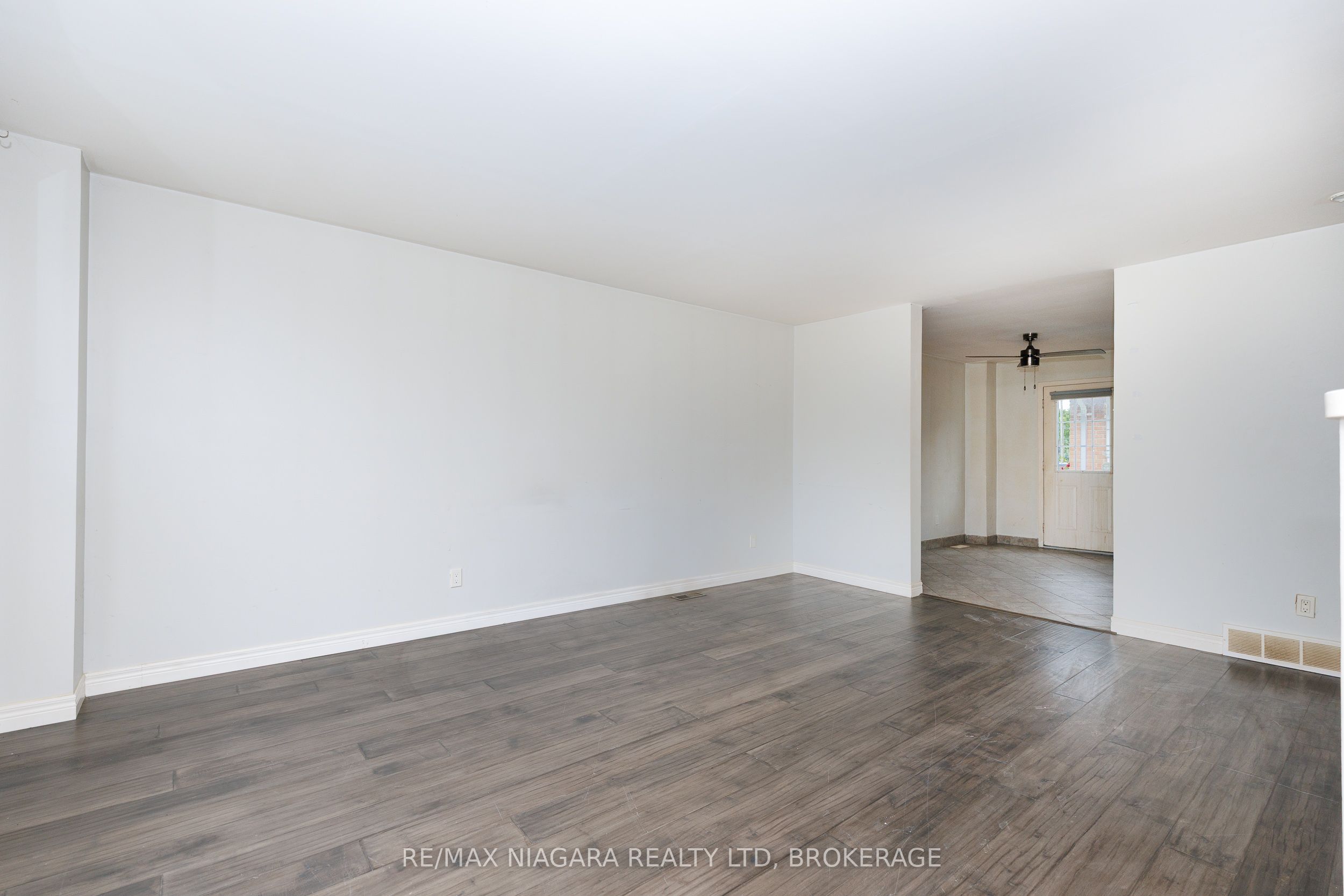 252 Bertie Street 1, Fort Erie, ON L2A 1Z6 photo 4