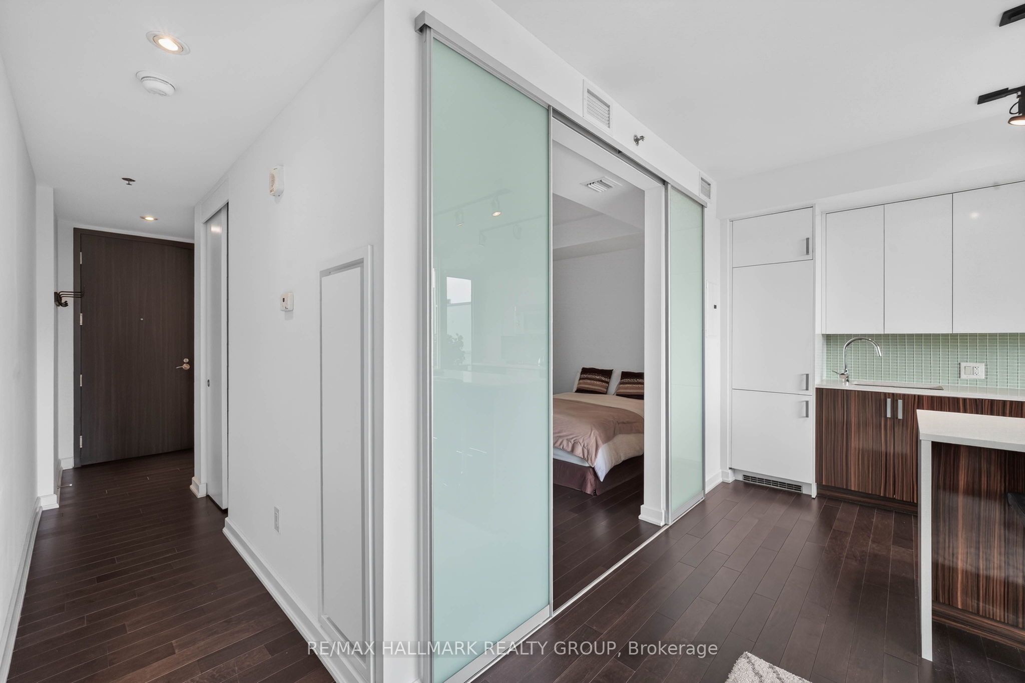 300 Lisgar Street 407, Ottawa Centre, ON K2P 0E2 photo 4