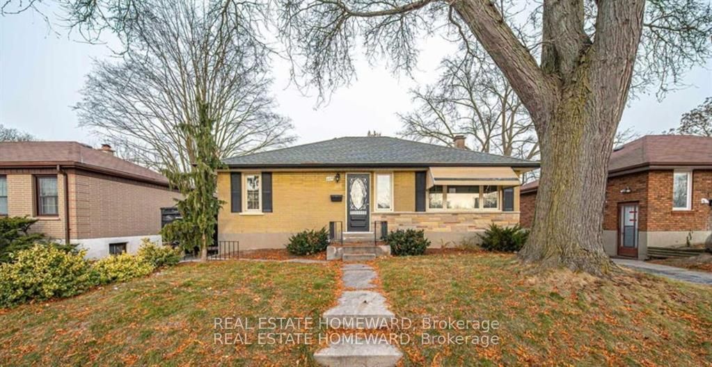 668 Harold Drive, Peterborough, ON K9J 3Y2