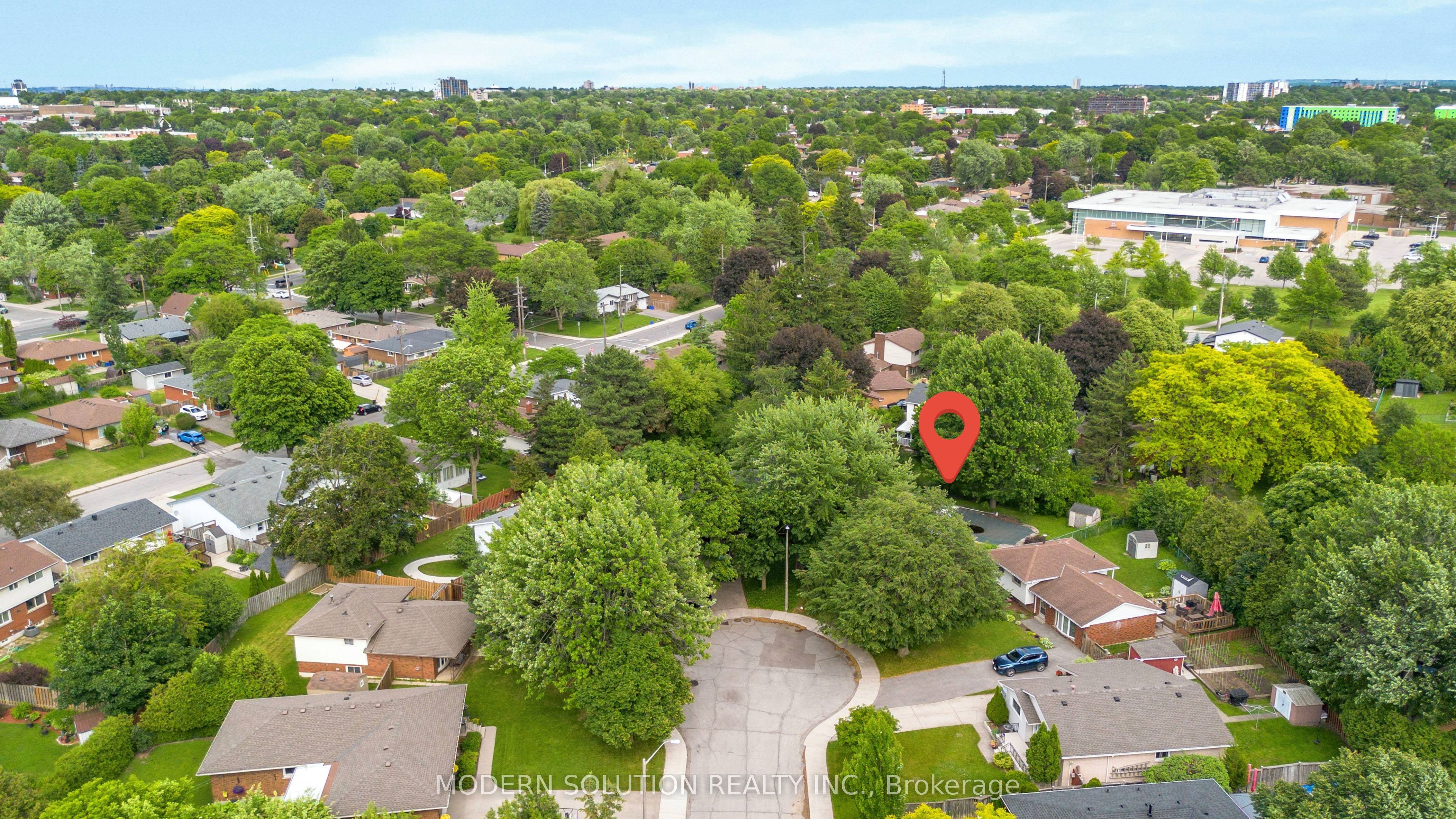 108 Fassett Court, Hamilton, ON L9G 4E7 photo 2