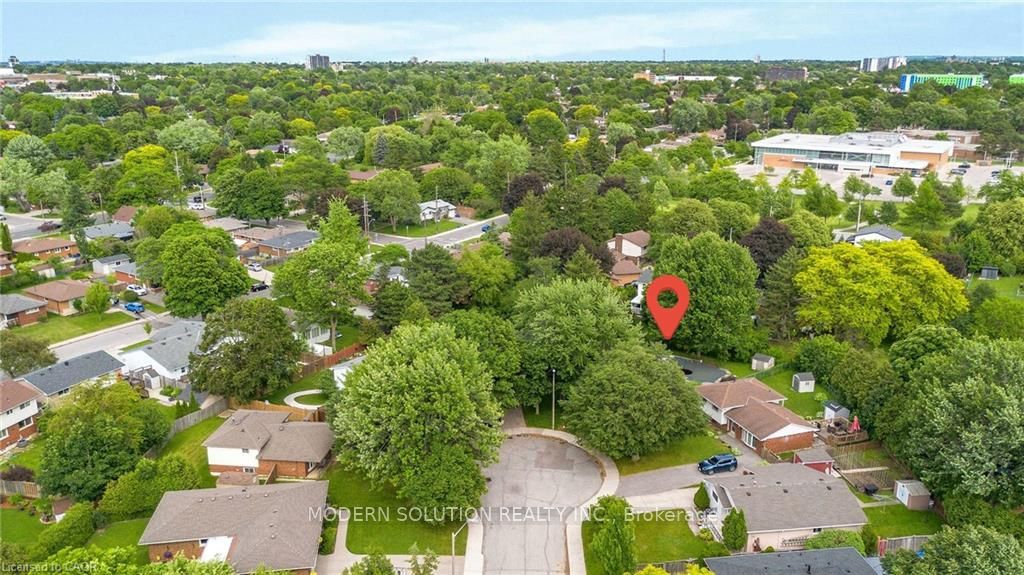 108 Fassett Court, Hamilton, ON L9G 4E7 photo 3