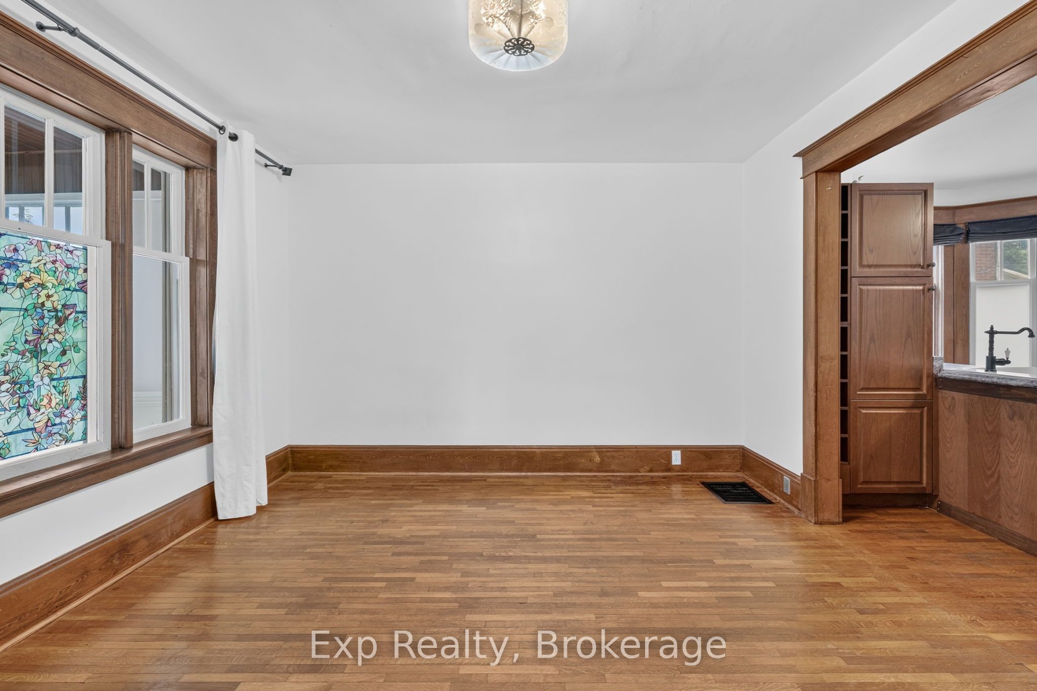 98 Cedar Street, Belleville, ON K8P 3M4 photo 5