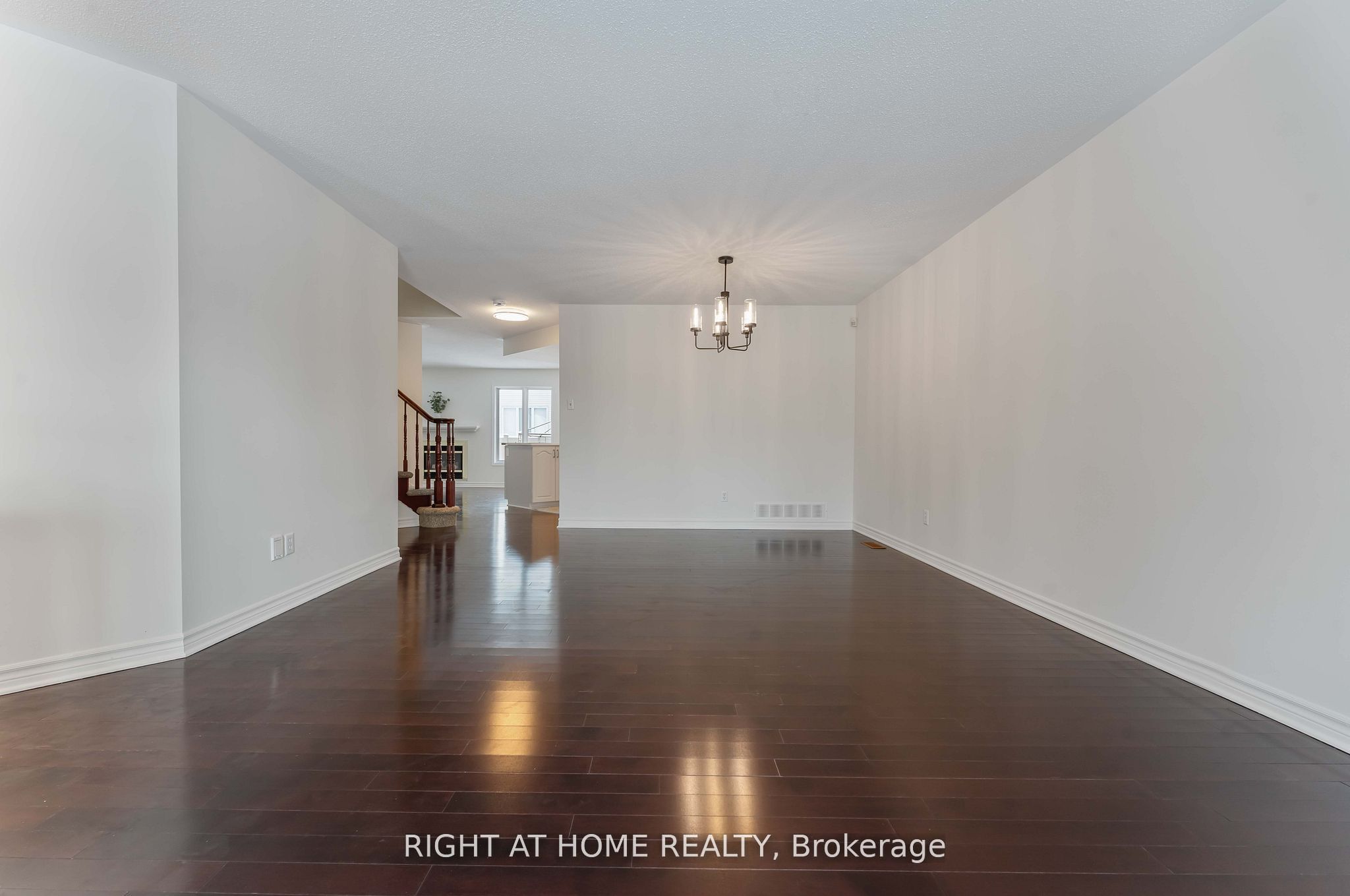 104 B Craig Henry Drive, South of Baseline to Knoxdale, ON K2G 6L8 photo 5