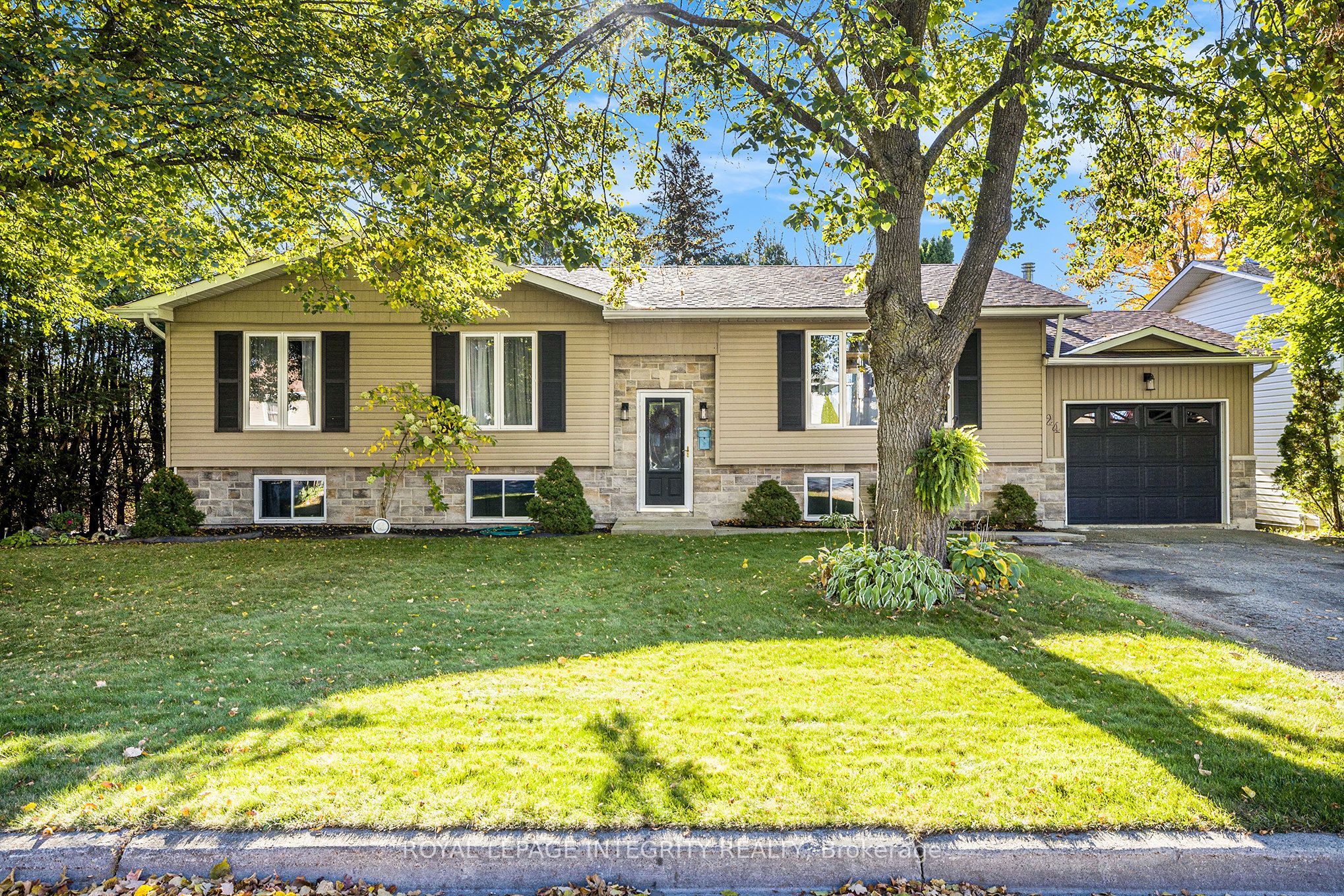 24 Mather Street, Perth, ON K7H 3K6 photo 2