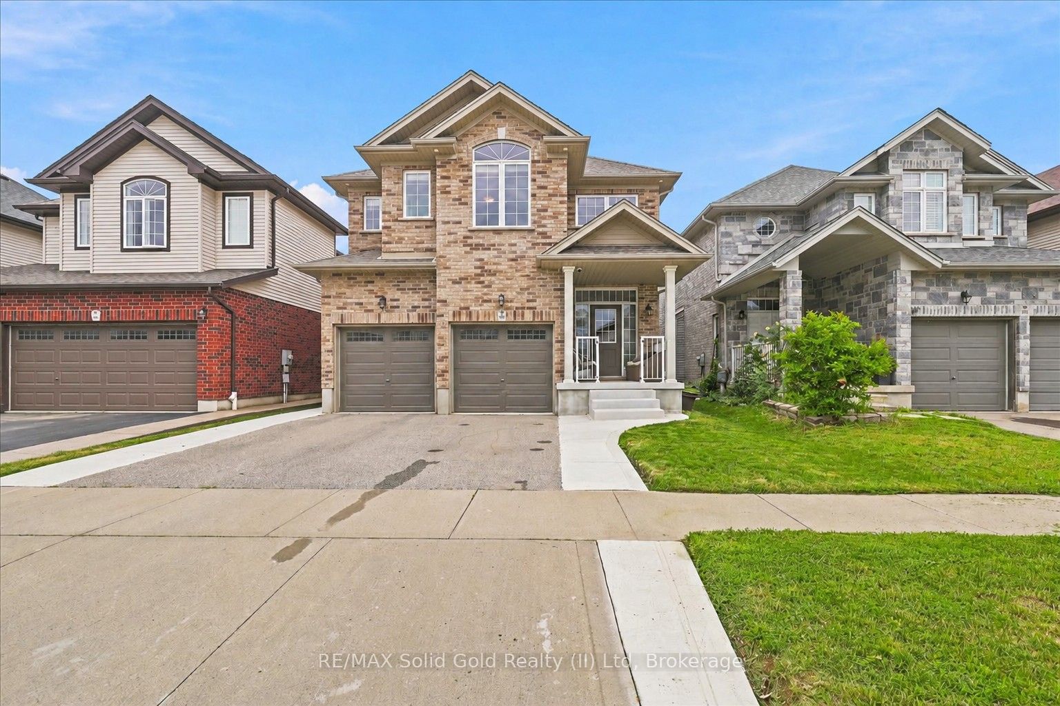 921 Eden Oak Court, Kitchener, ON N2A 0H4