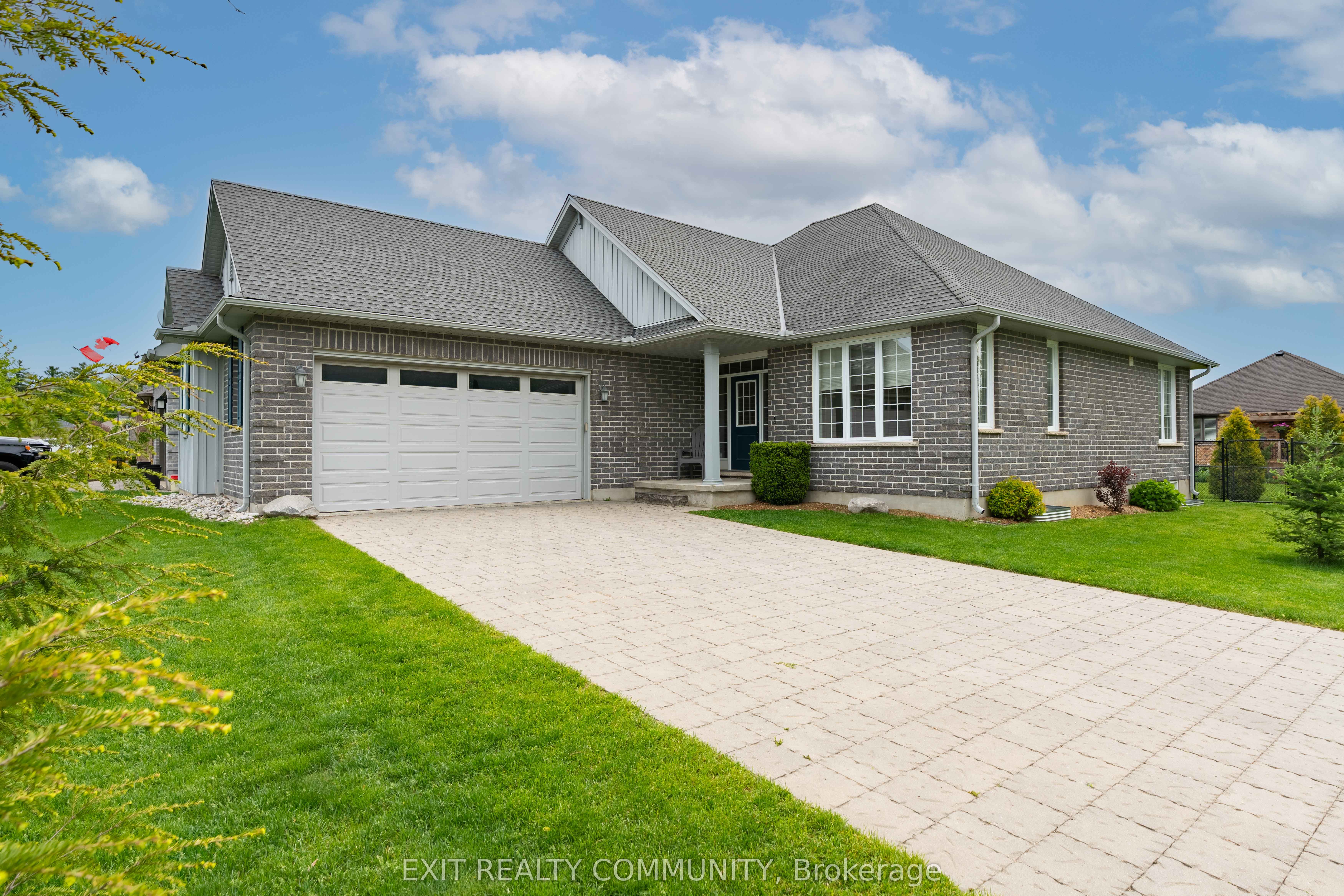 598 Bennett Crescent, Strathroy-Caradoc, ON N0L 1W0 photo 2