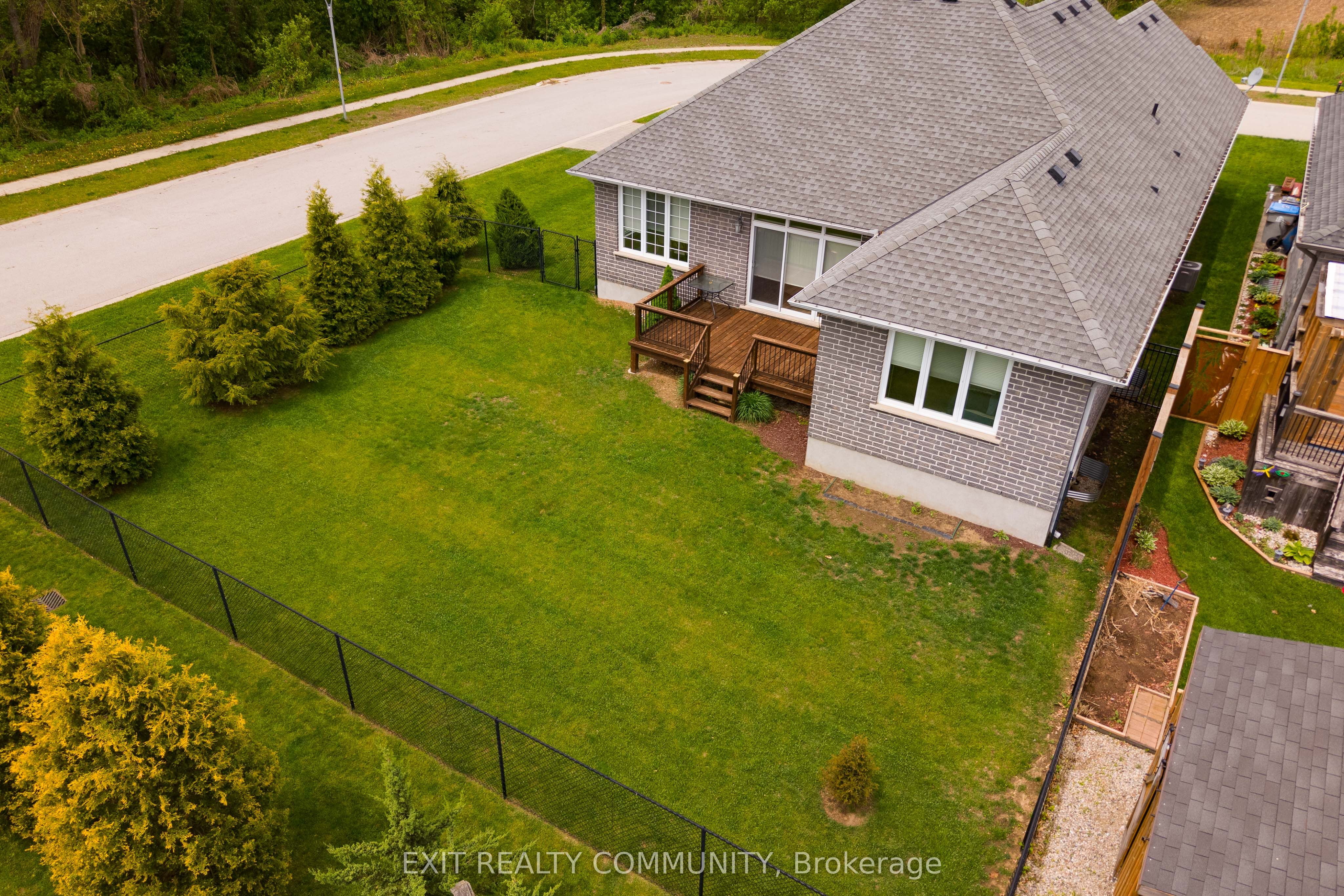 598 Bennett Crescent, Strathroy-Caradoc, ON N0L 1W0 photo 3