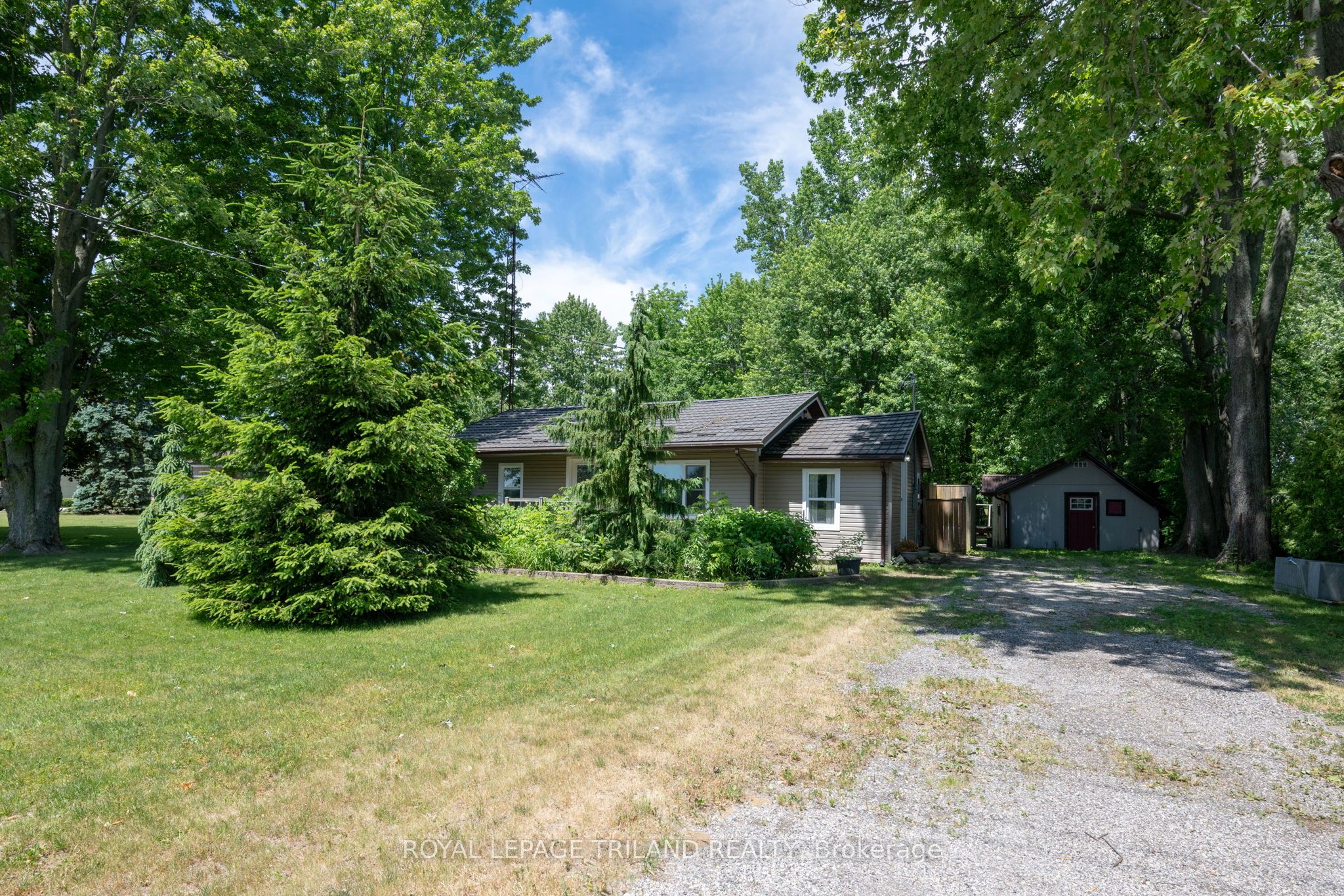 22516 Pioneer Line, West Elgin, ON N0L 2C0 photo 2