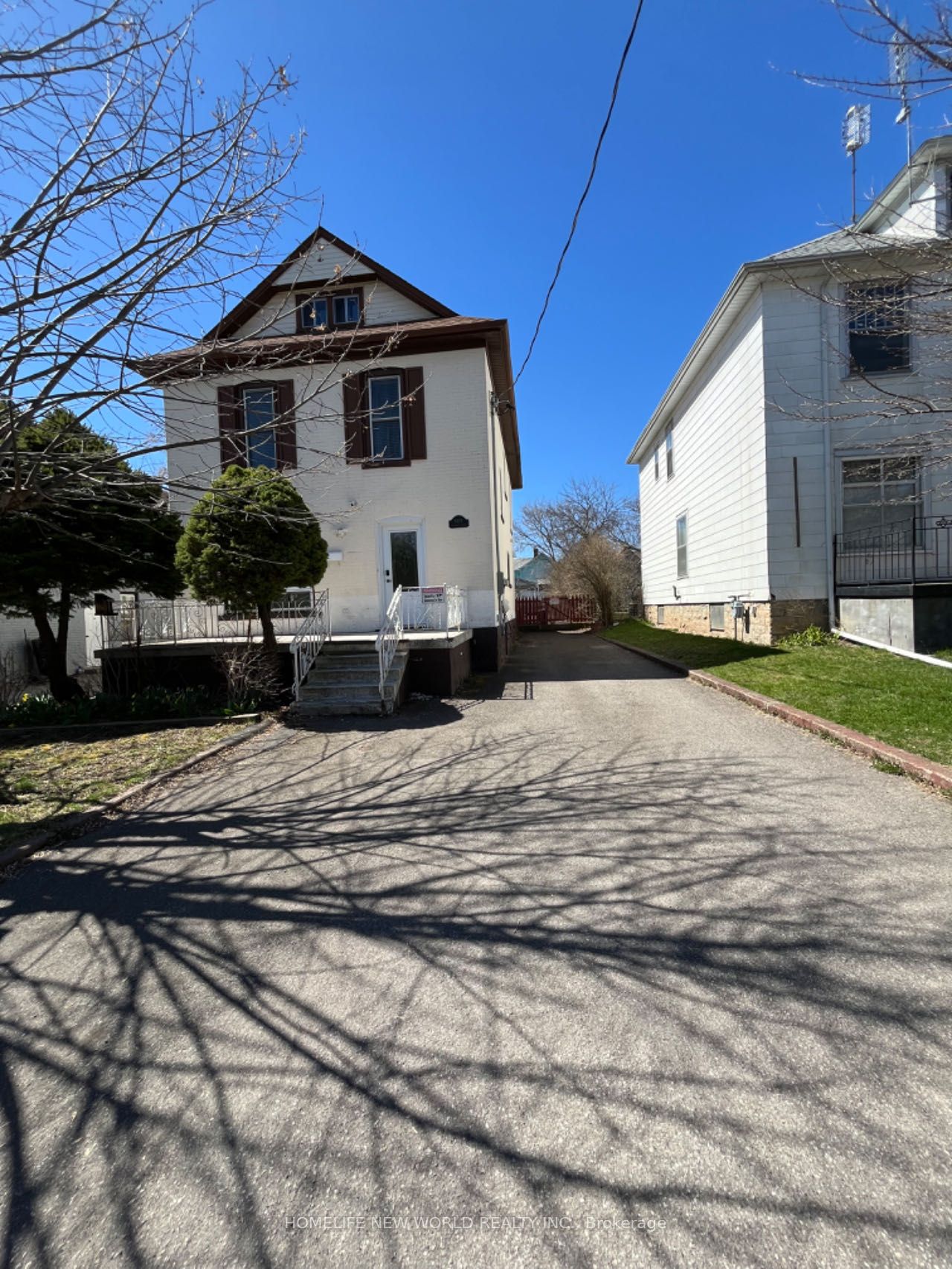 5021 Saint Clair Avenue, Niagara Falls, ON L2E 3T8