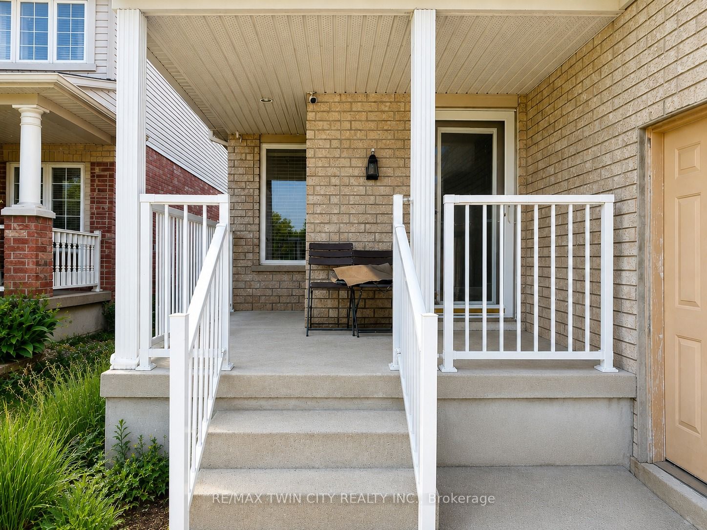 212 Colton Circle, Kitchener, ON N2A 4K2 photo 2