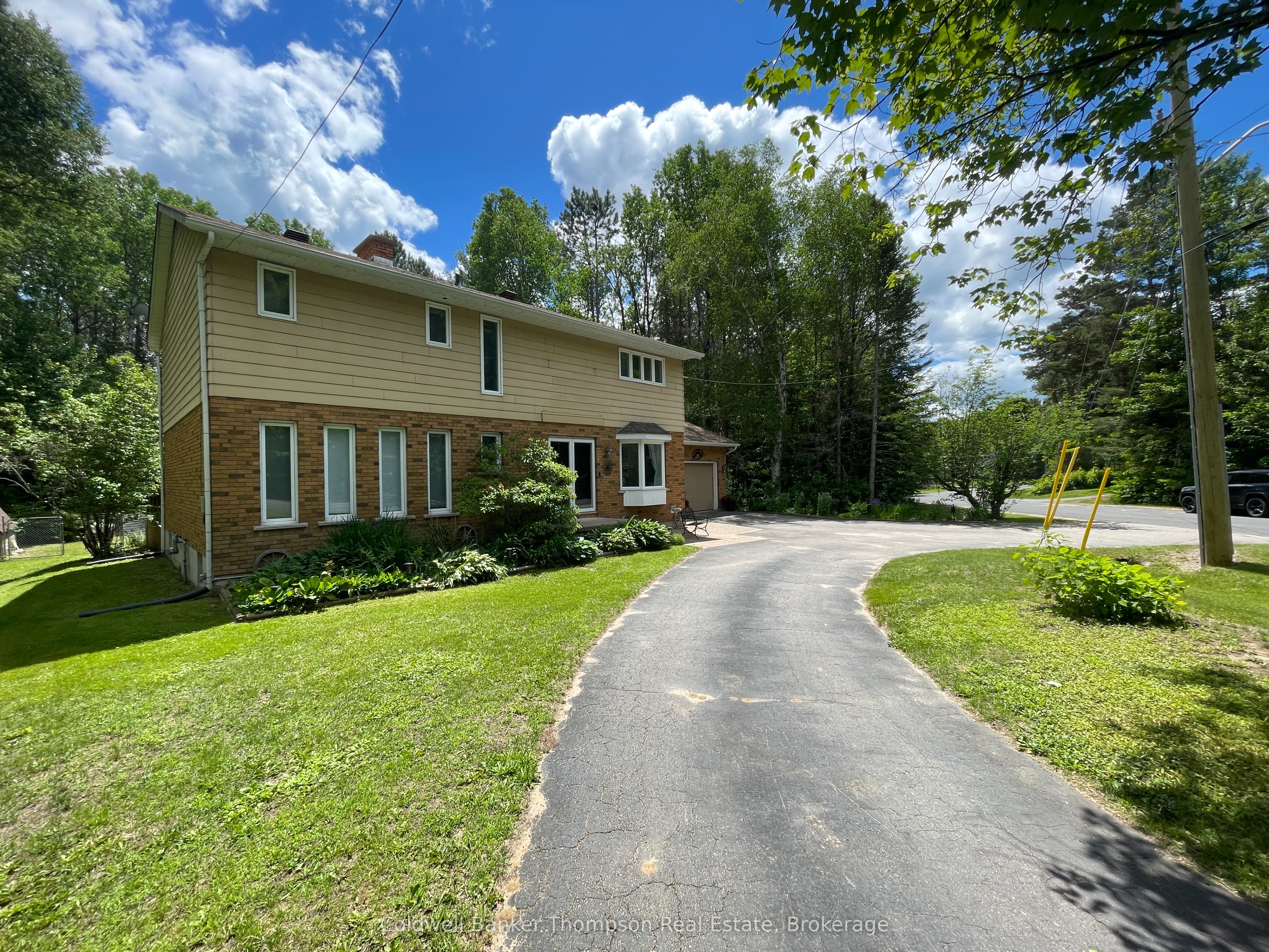 9 Murray Street, Sundridge, ON P0A 1Z0 photo 2