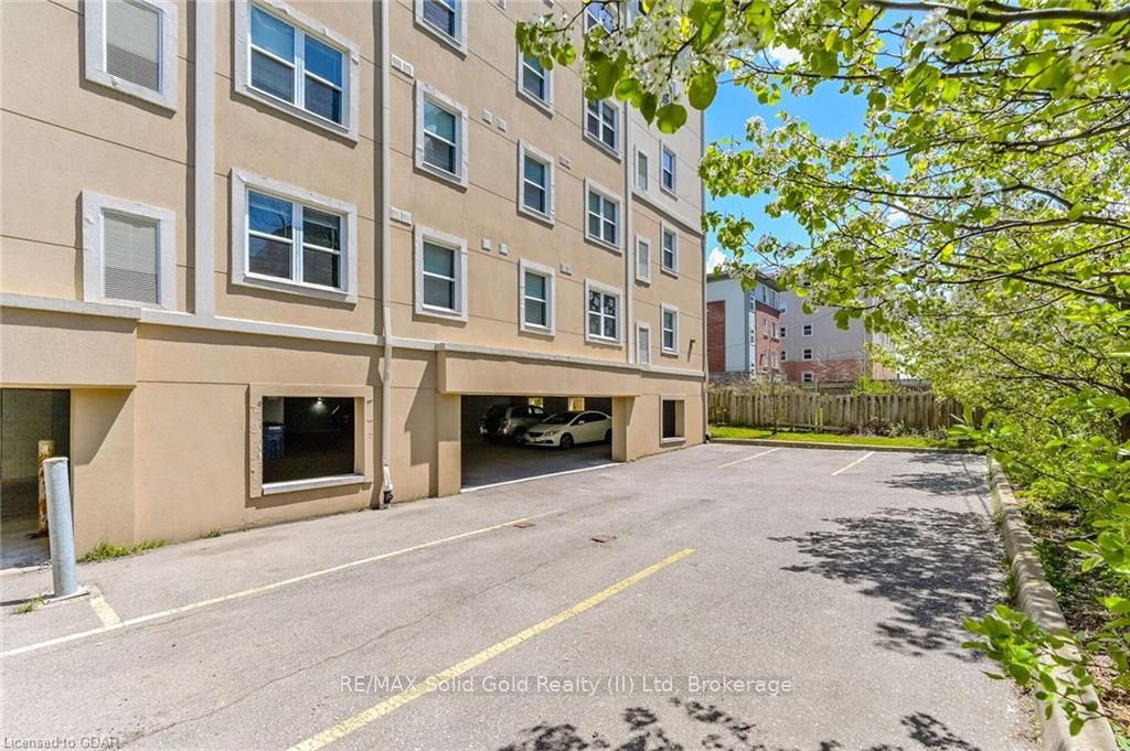 271 Lester Street 203, Waterloo, ON N2L 3W6 photo 3