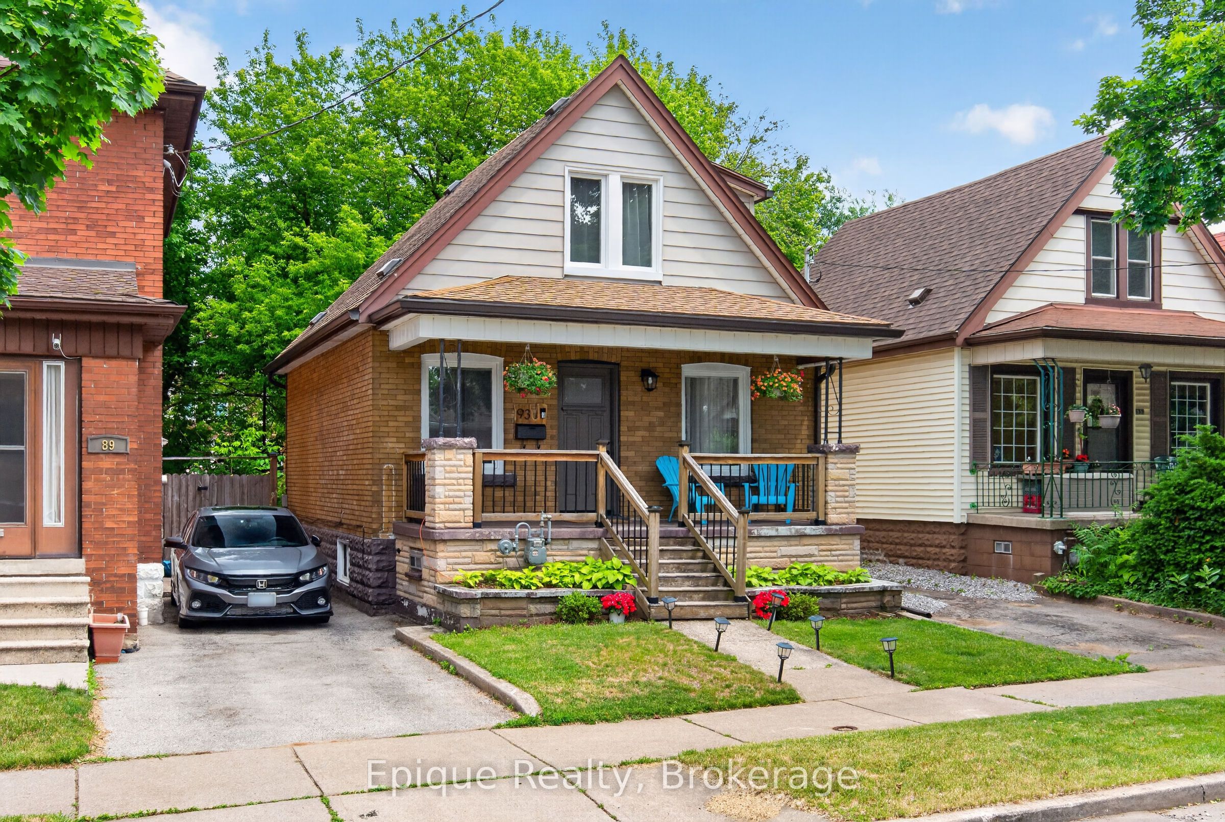 93 Graham Avenue S, Hamilton, ON L8K 2M2 photo 2