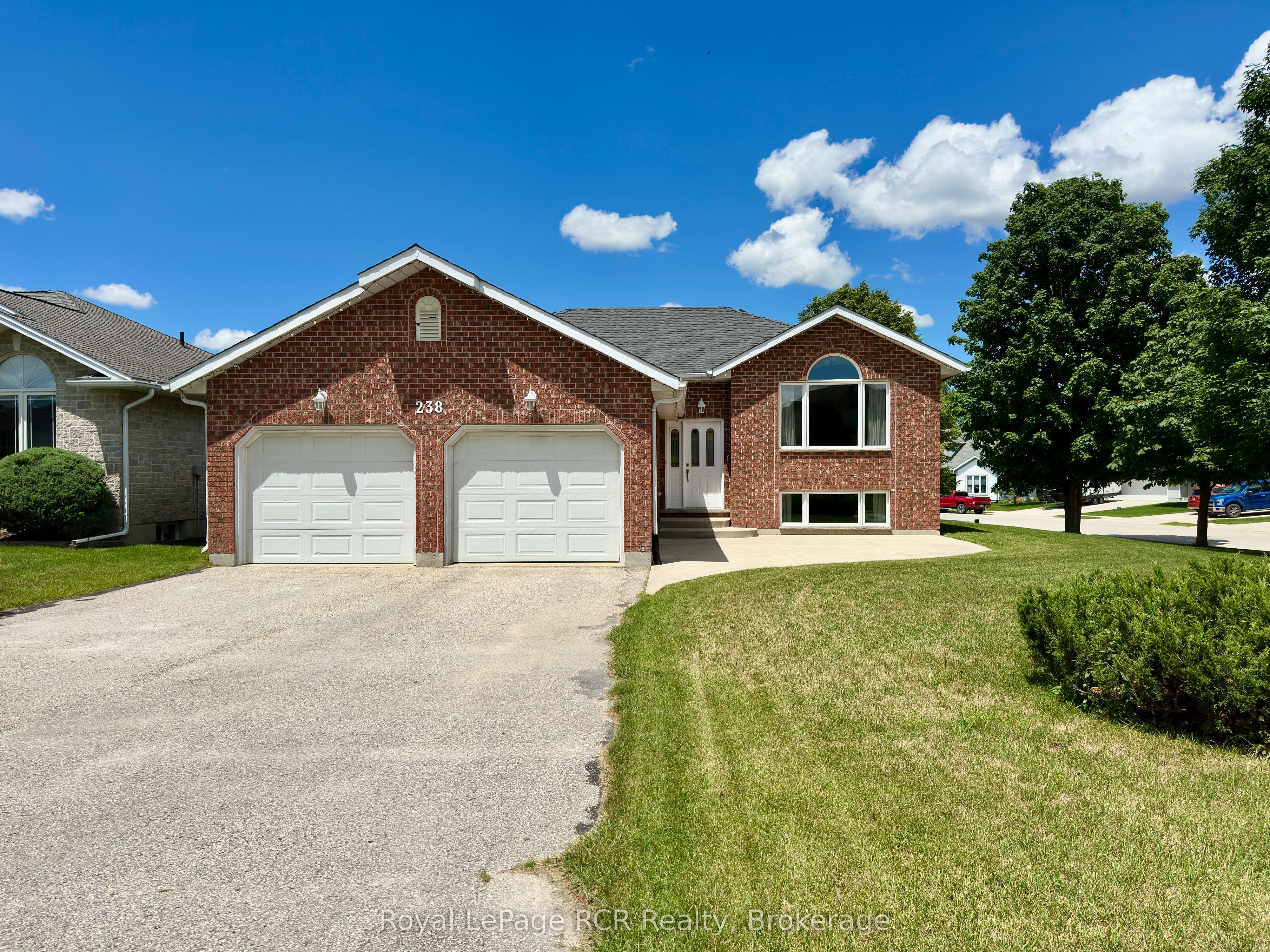 238 4th Street Crescent, Hanover, ON N4N 3S2