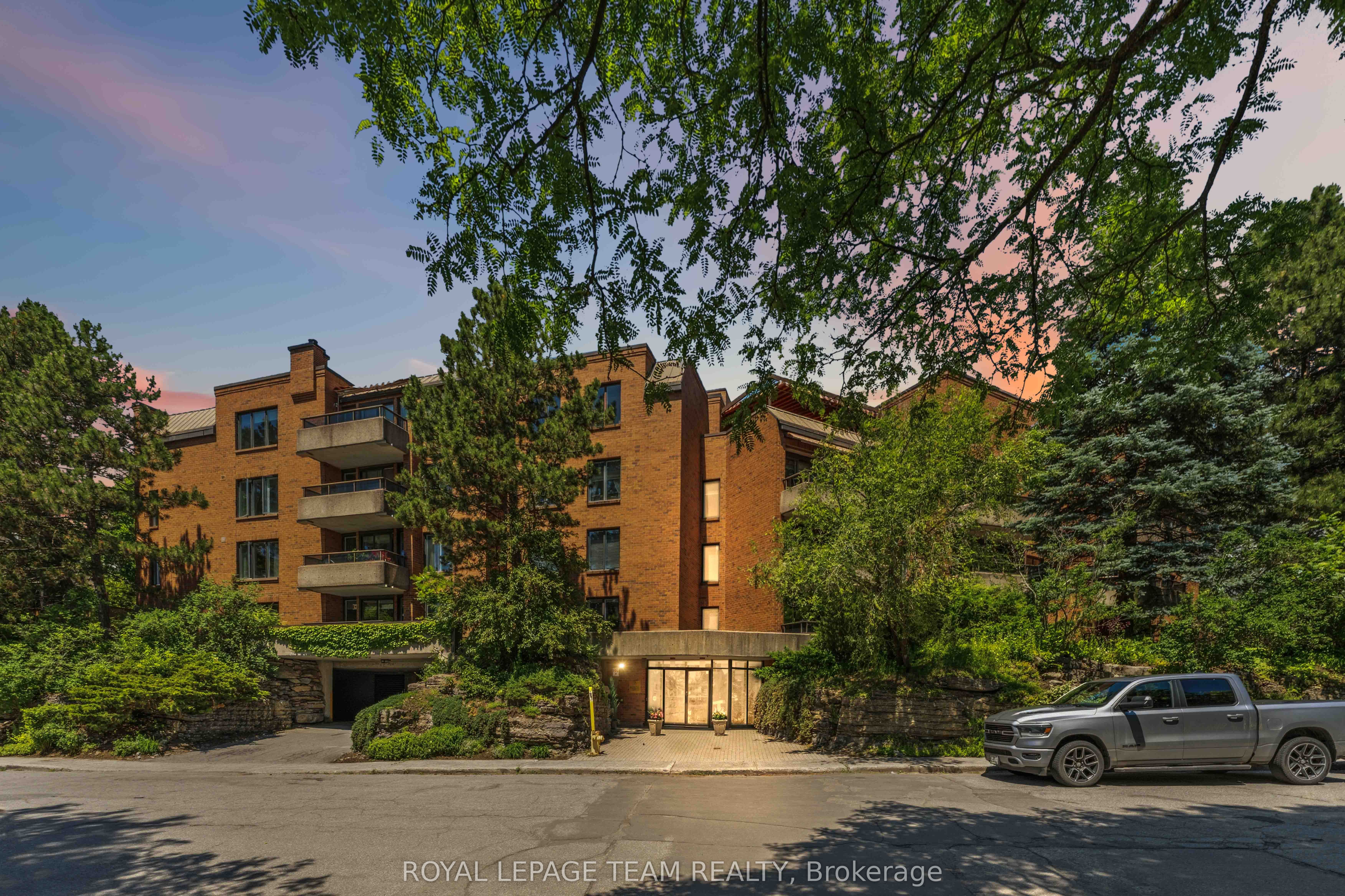 7 Kippewa Drive 301, Dows Lake - Civic Hospital and Area, ON K1S 3G3