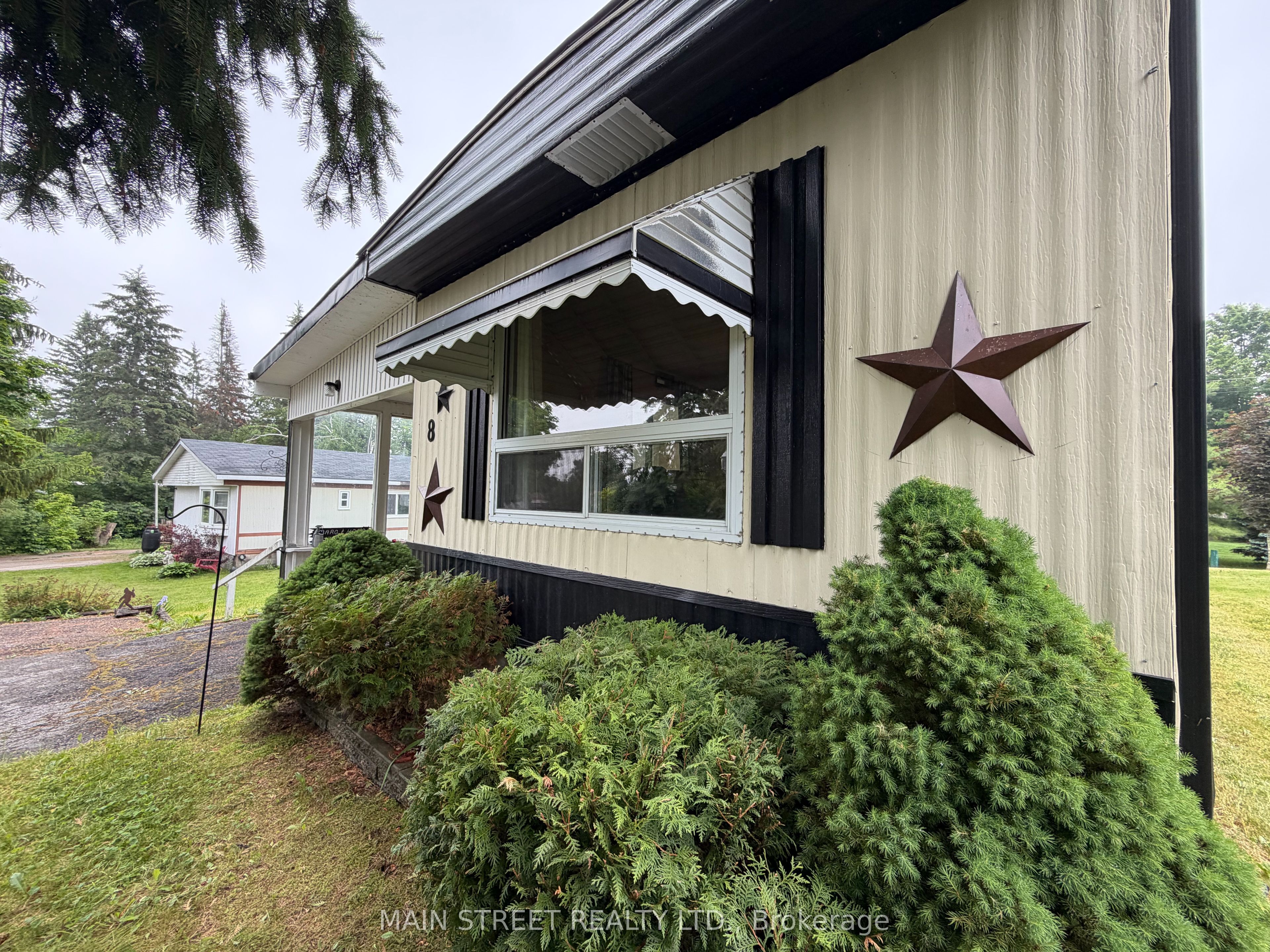 8 Park Crescent, Kawartha Lakes, ON K9V 0H5 photo 3