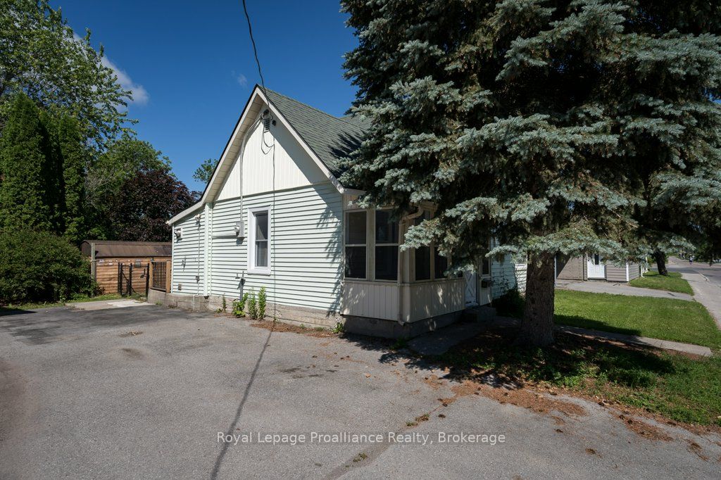 217 North Trent Street, Quinte West, ON K0K 2C0 photo 4