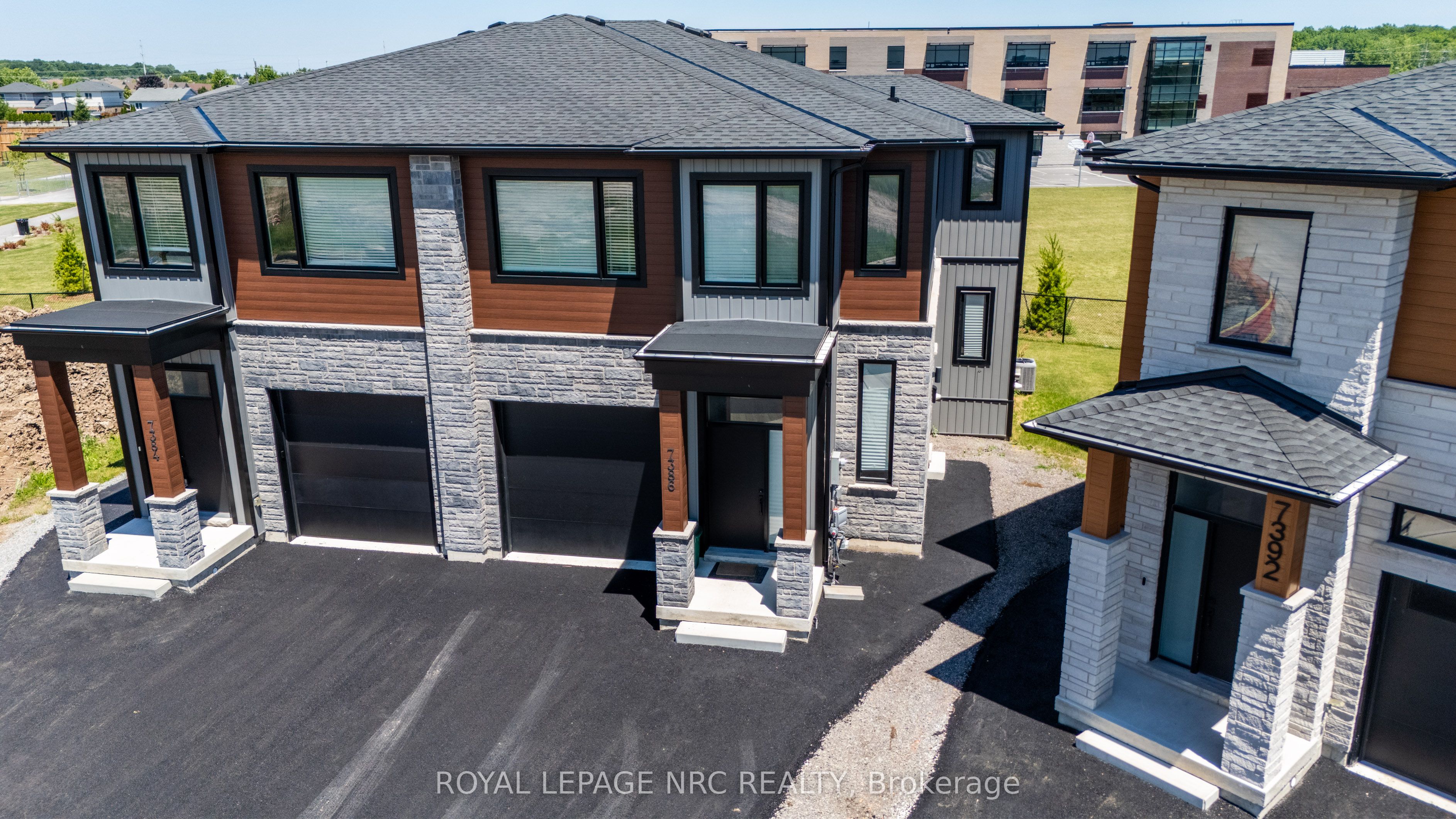 7386 Splendour Drive, Niagara Falls, ON L2H 3V8